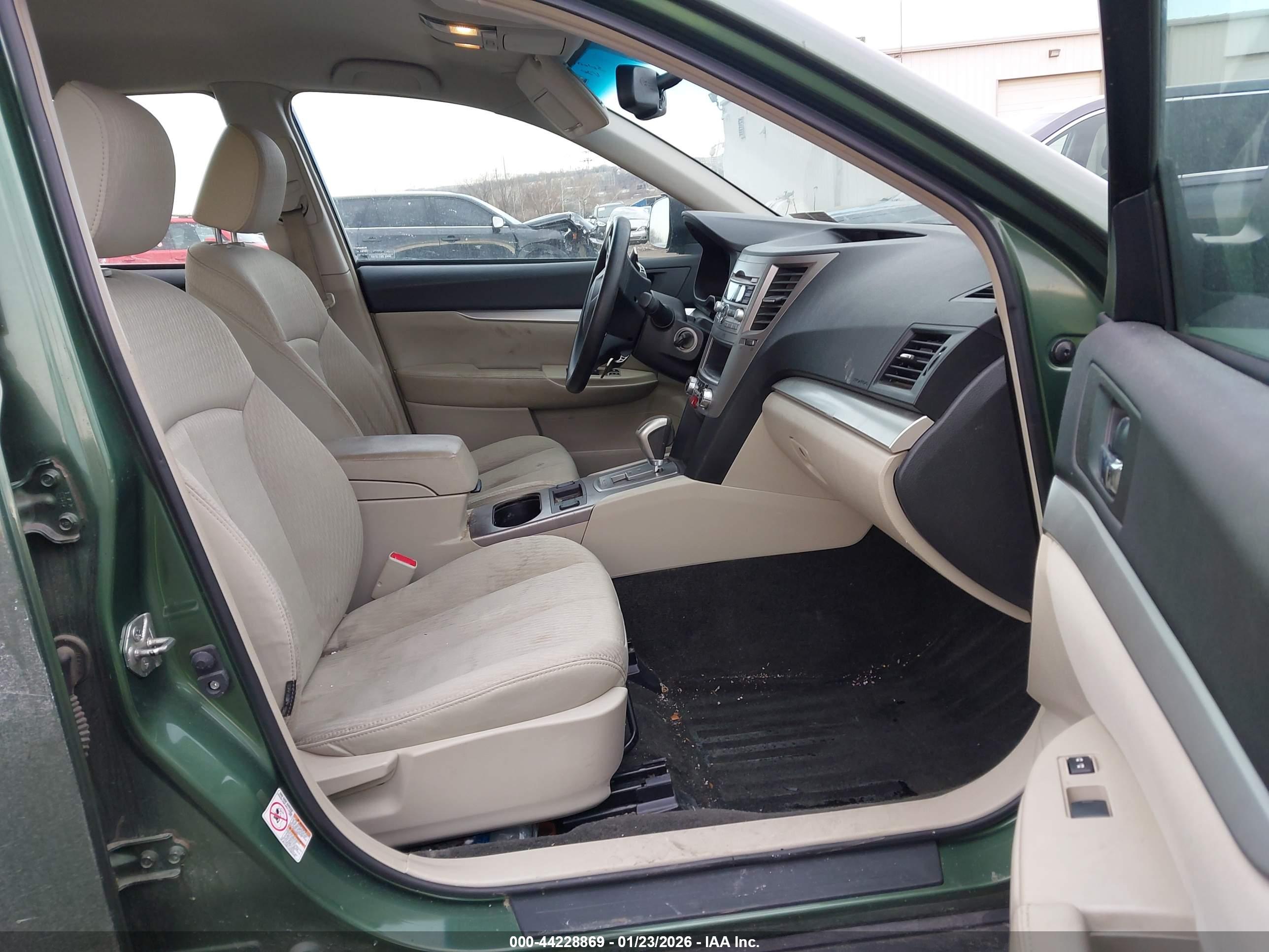 SUBARU OUTBACK image 5