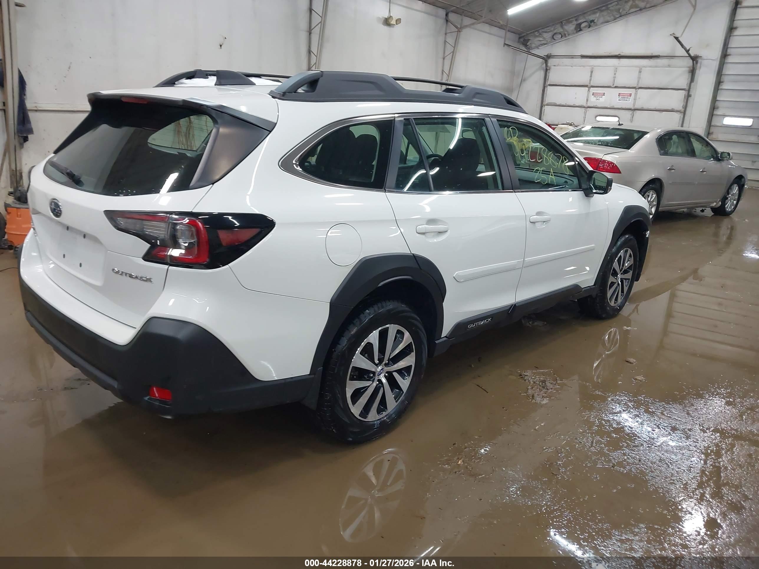 SUBARU OUTBACK image 4