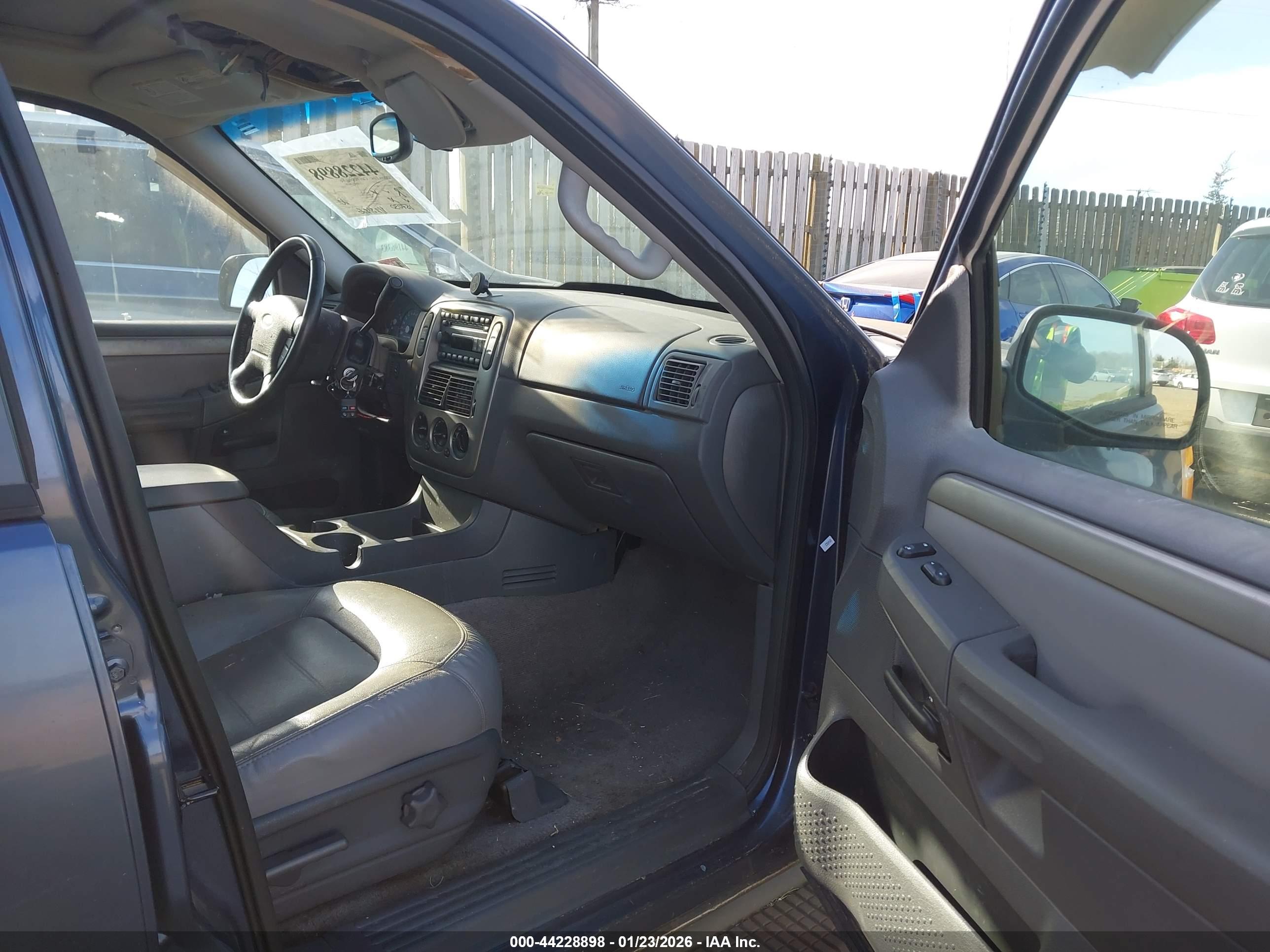 FORD EXPLORER image 5