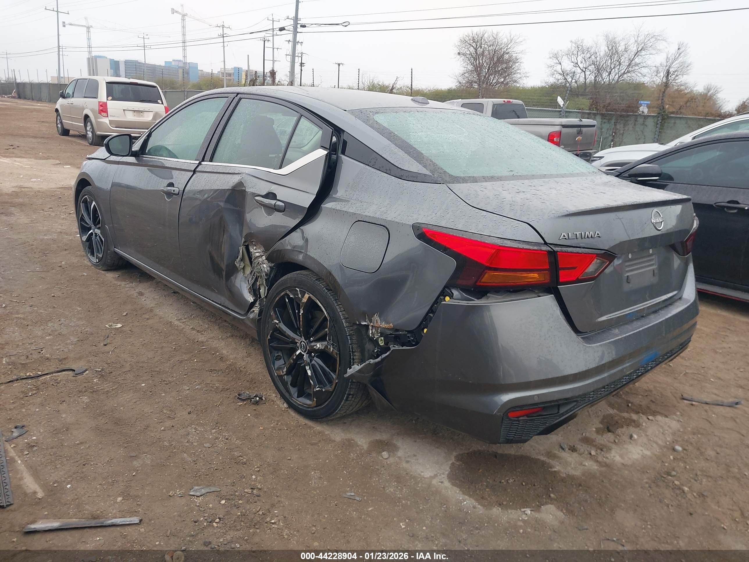 NISSAN ALTIMA image 3