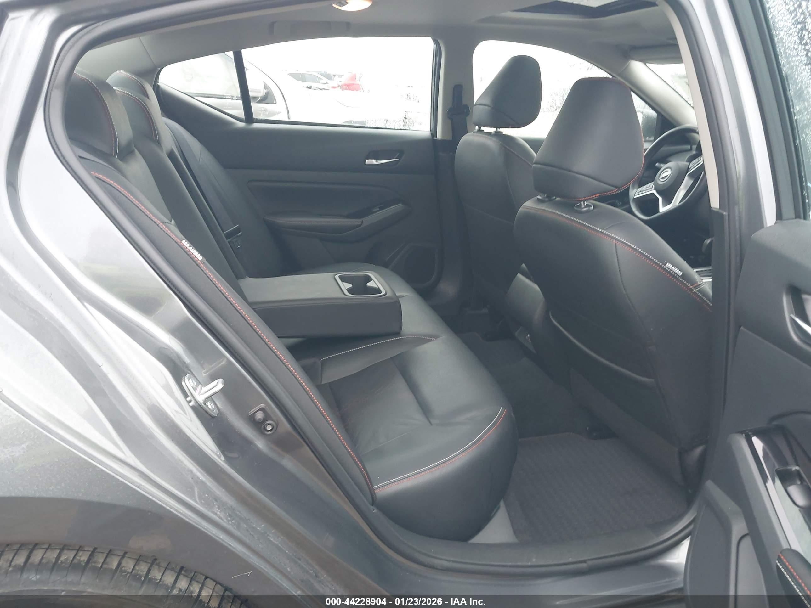 NISSAN ALTIMA image 8