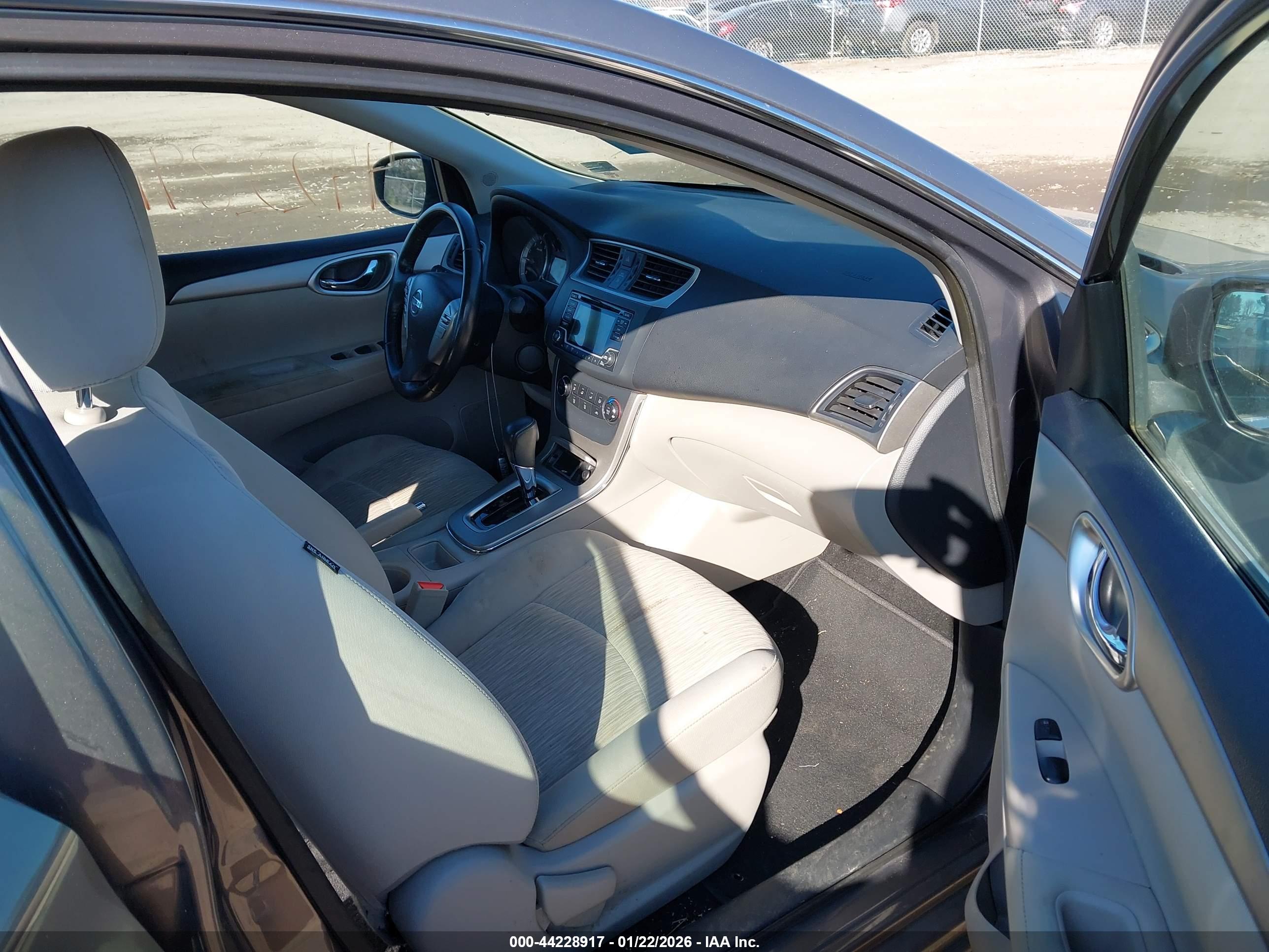 NISSAN SENTRA image 5