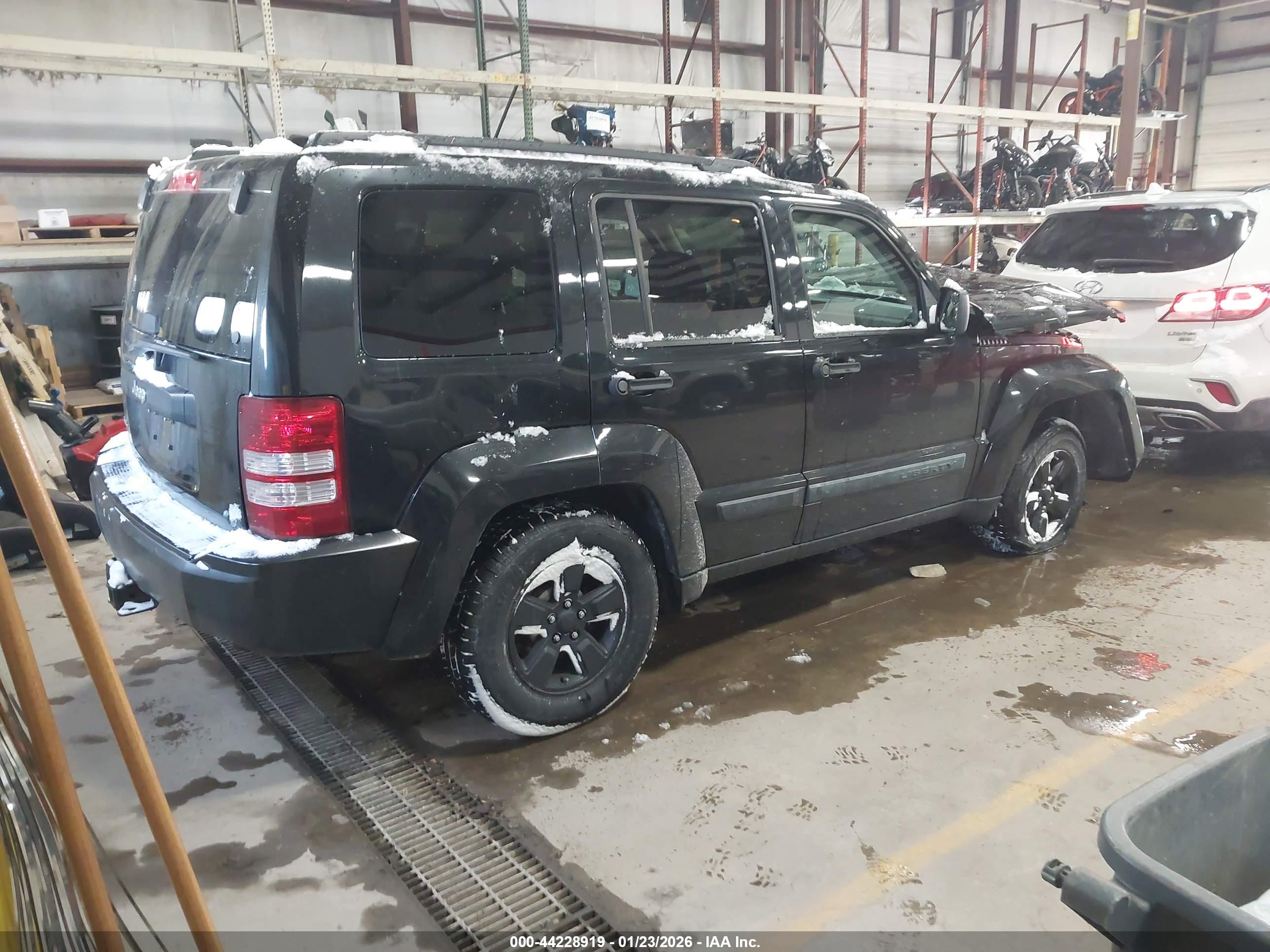 JEEP LIBERTY image 4