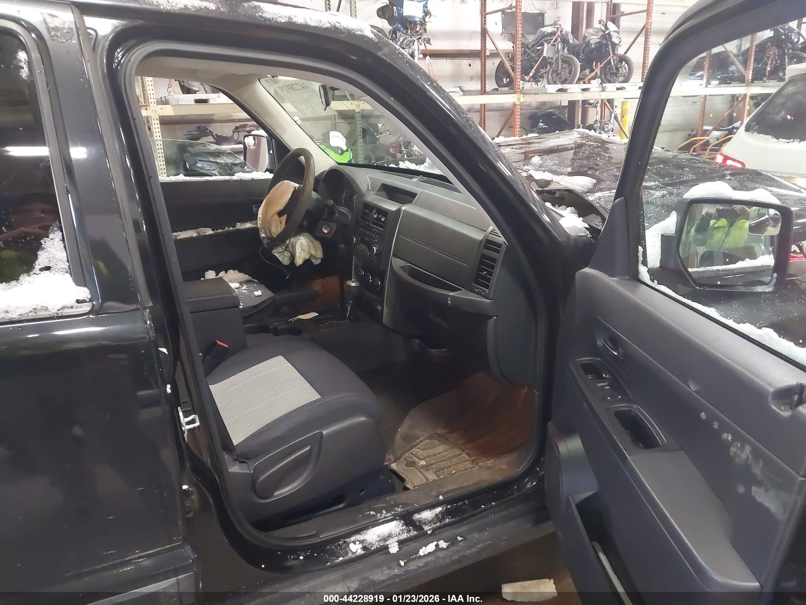 JEEP LIBERTY image 5