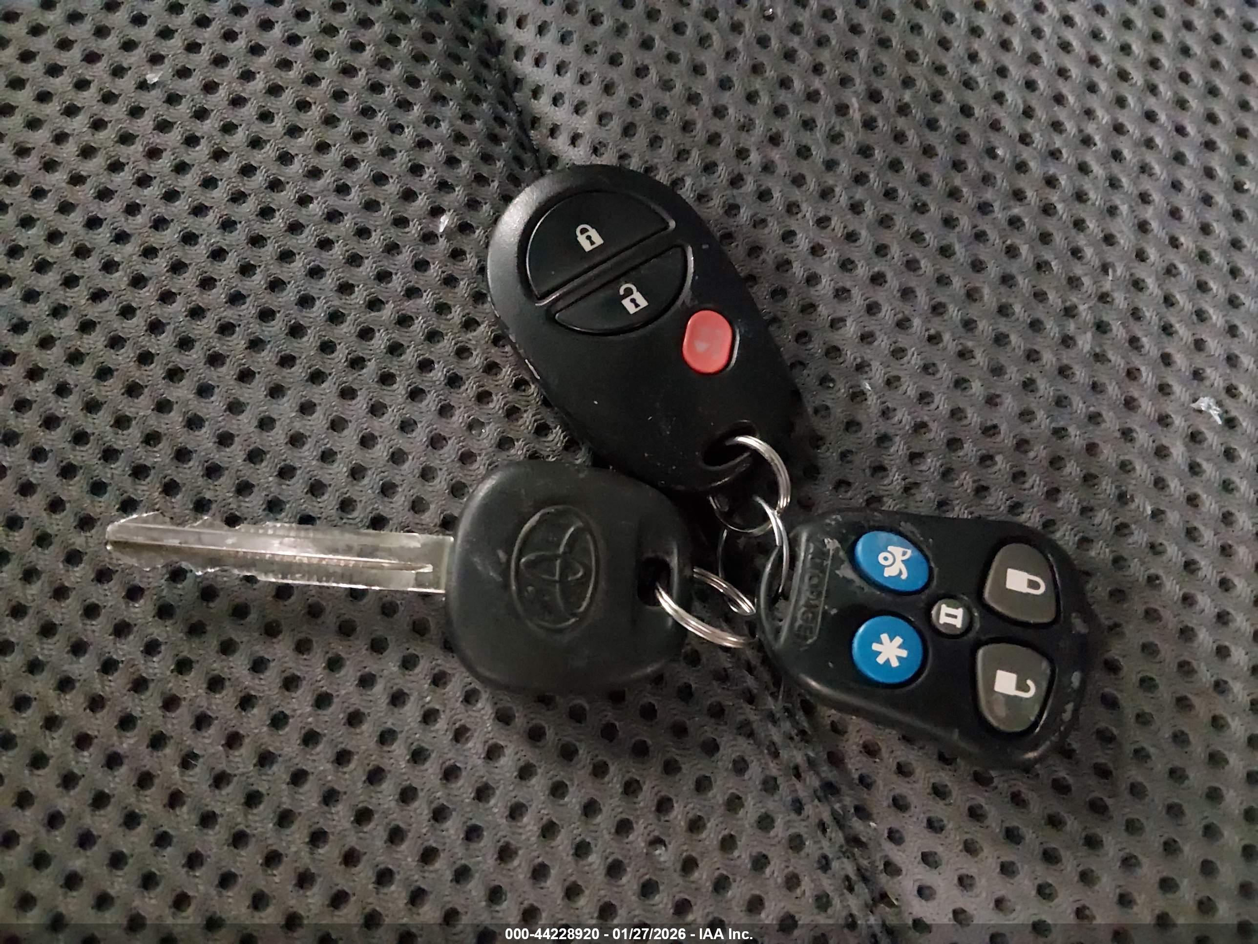 TOYOTA TACOMA image 11