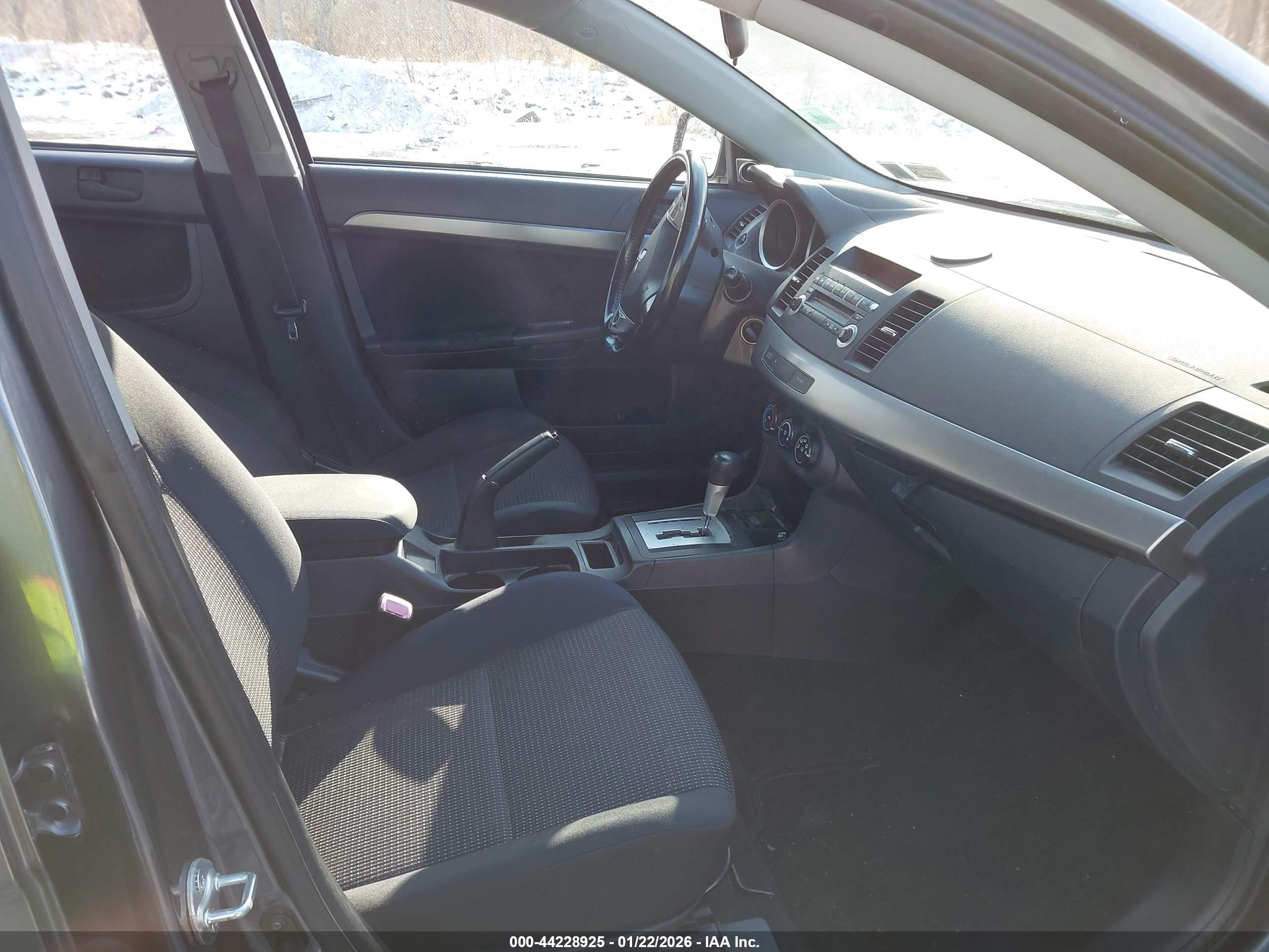 MITSUBISHI LANCER image 5