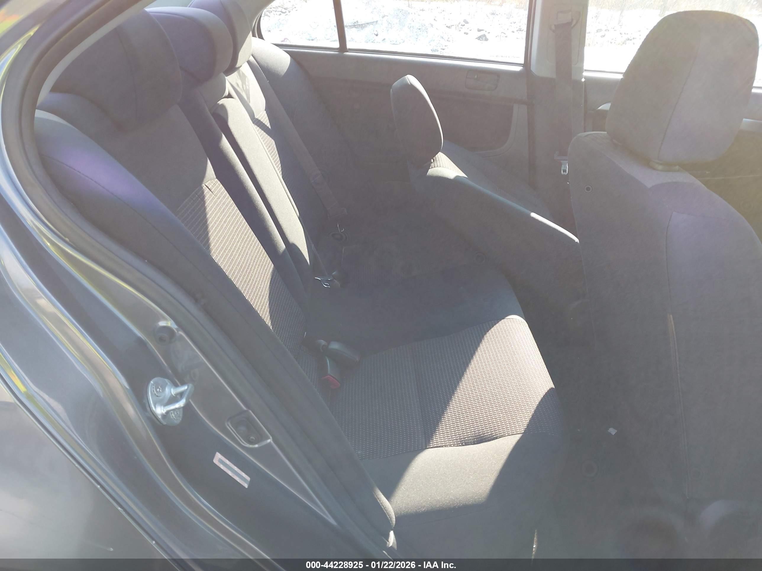 MITSUBISHI LANCER image 8