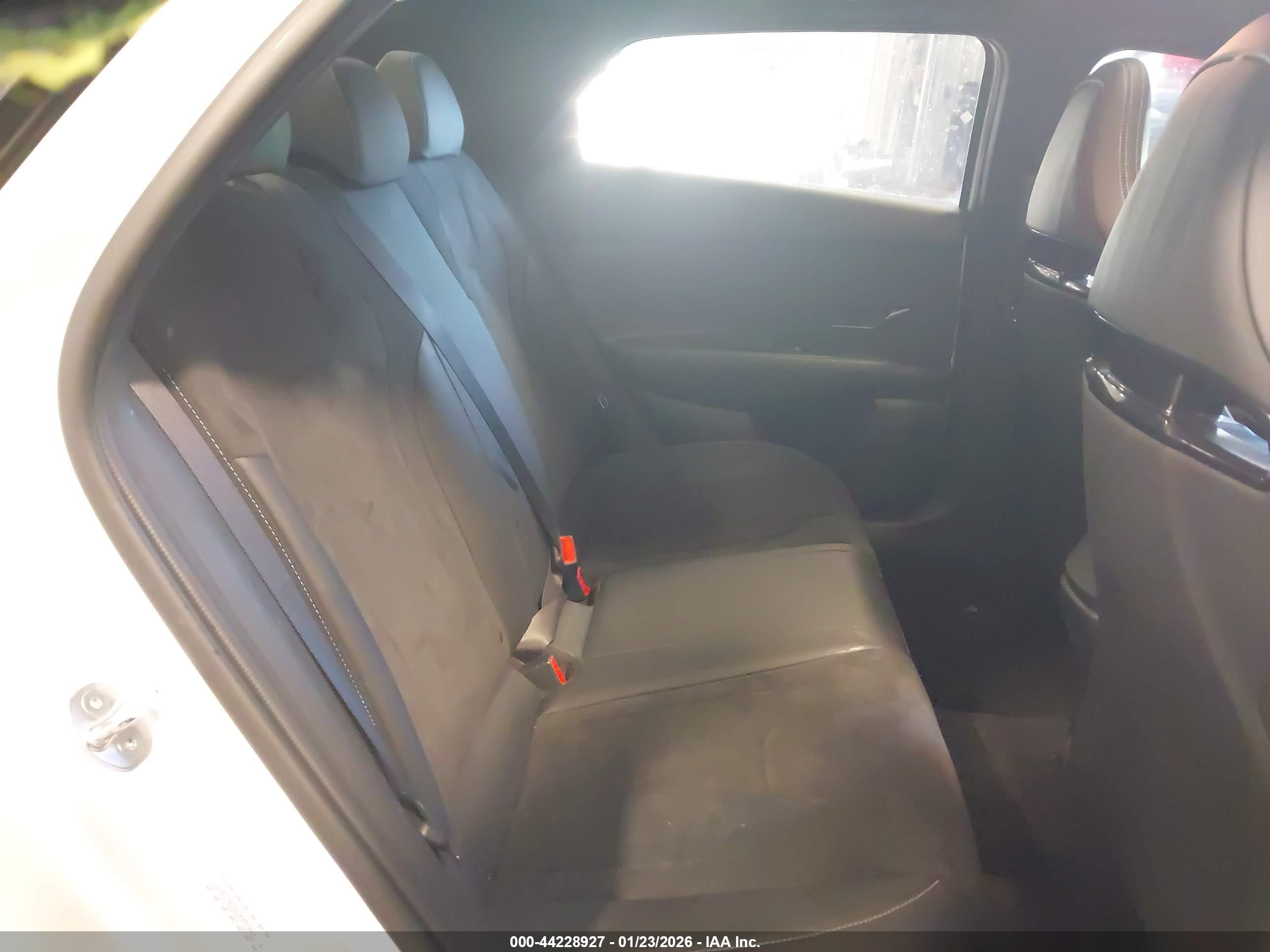 HYUNDAI ELANTRA image 8