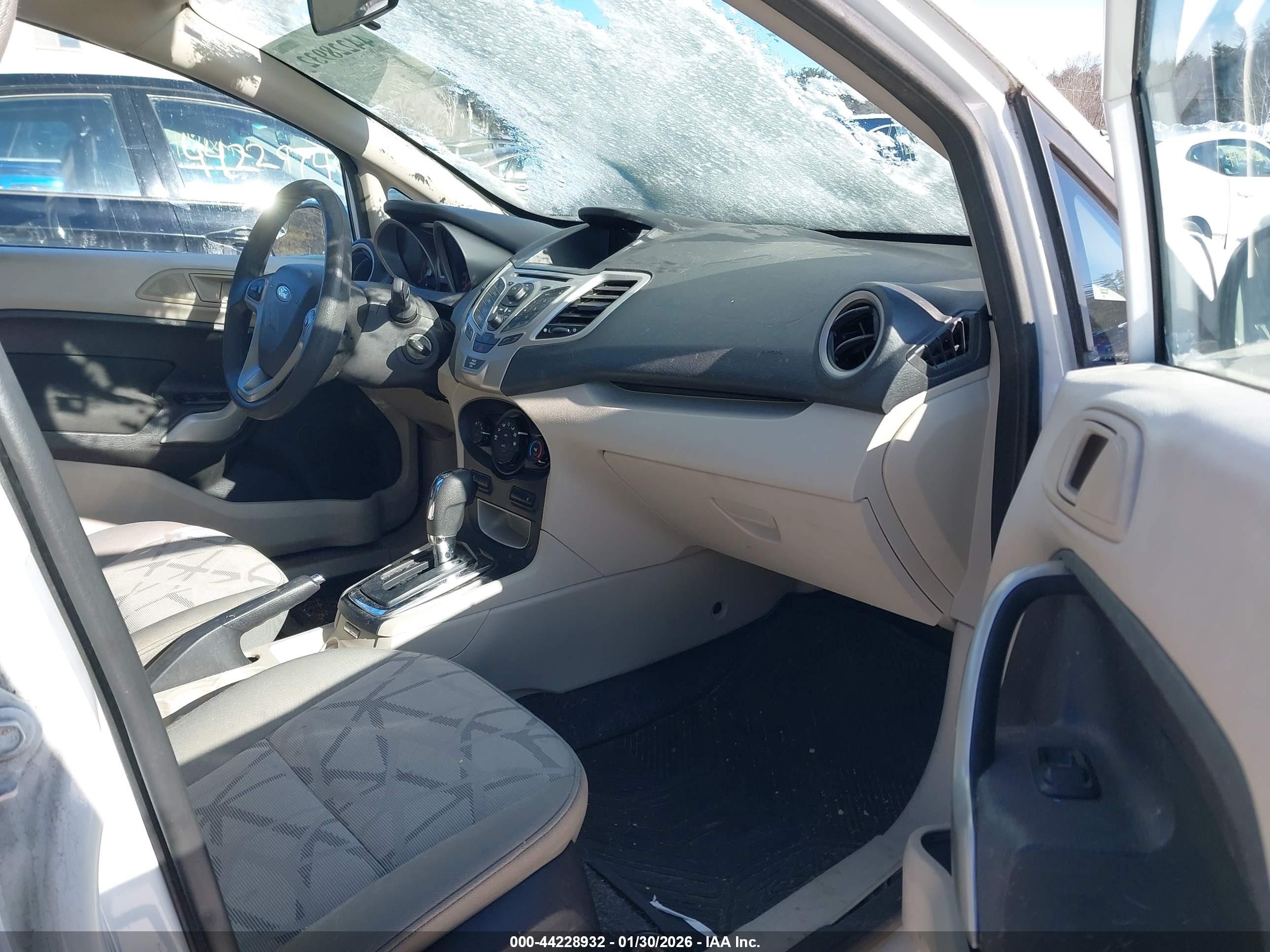 FORD FIESTA image 5