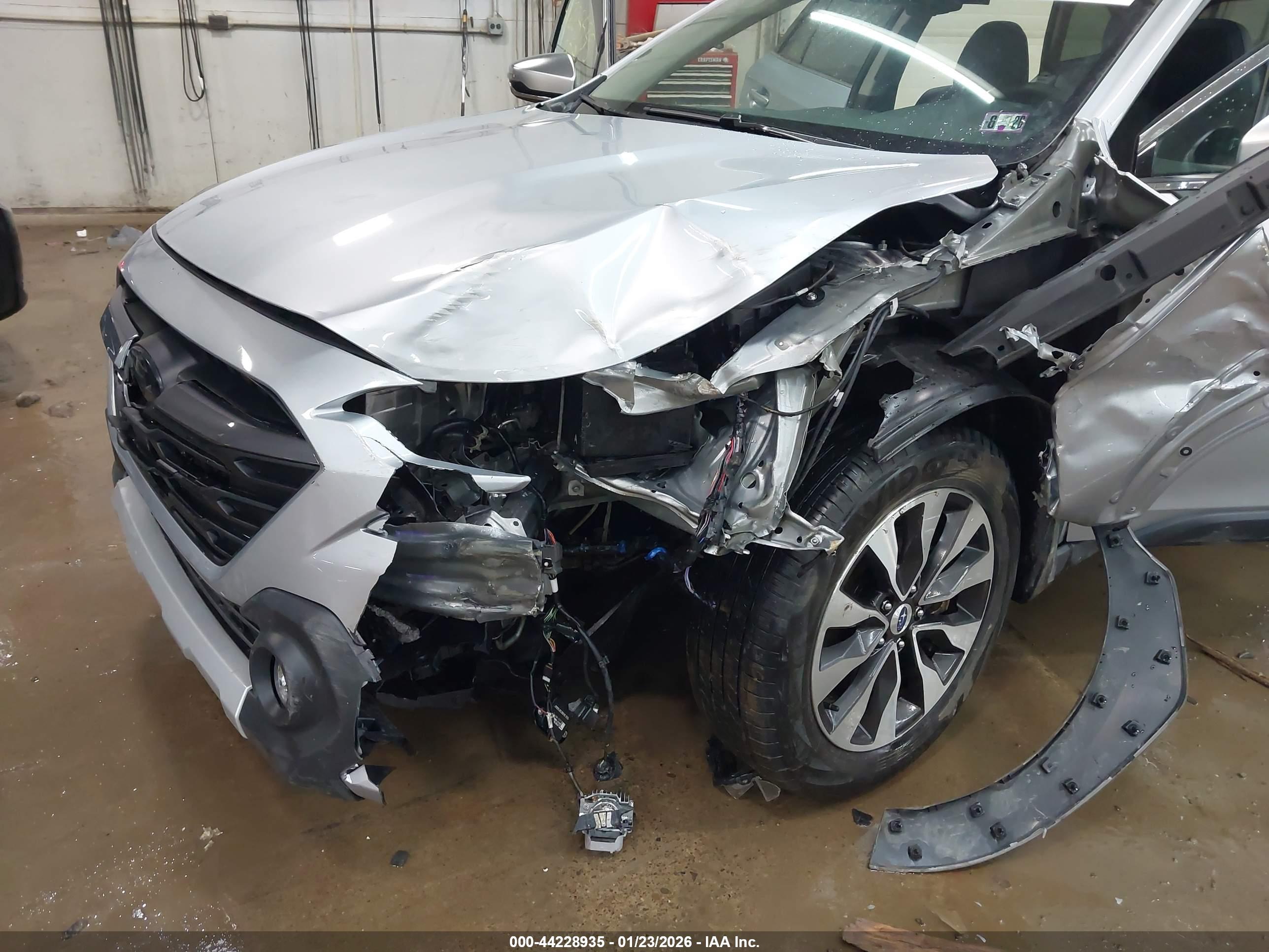 SUBARU OUTBACK image 6