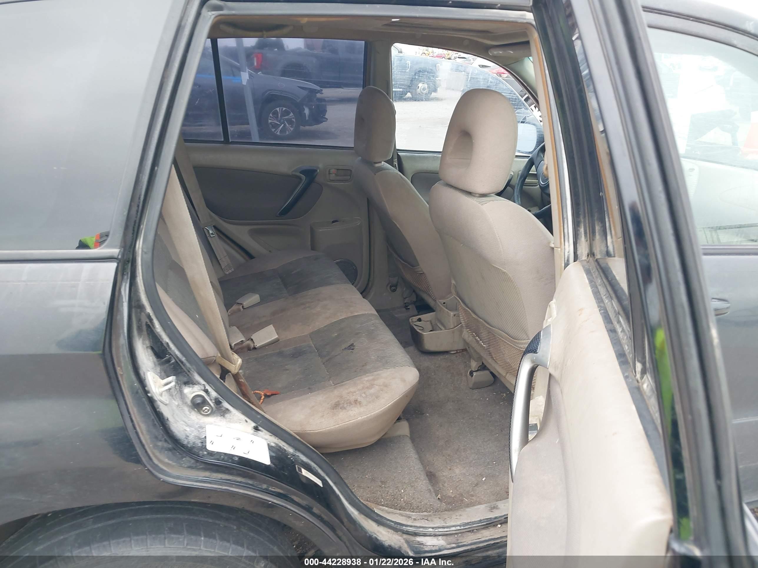 TOYOTA RAV4 image 8