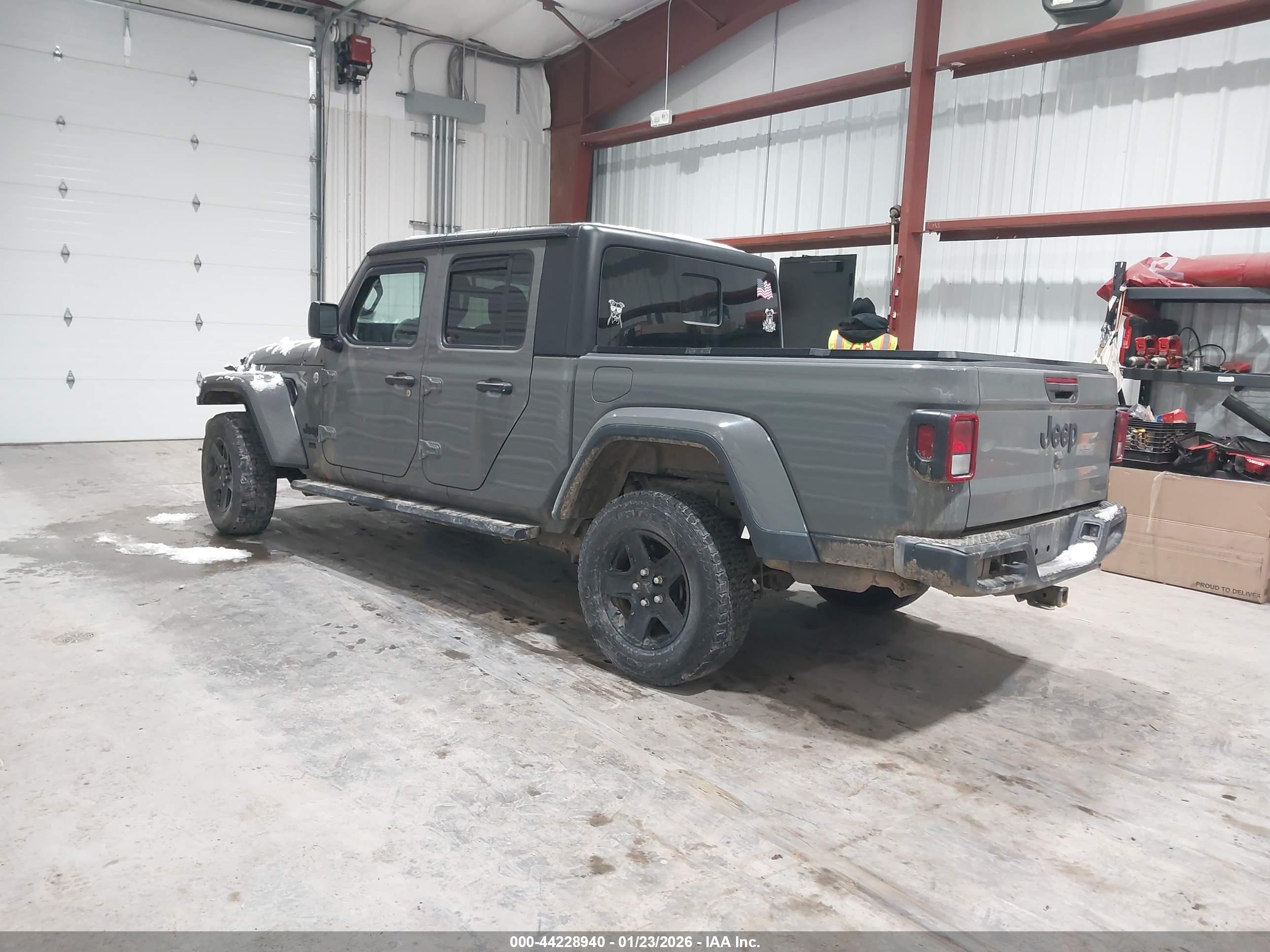 JEEP GLADIATOR image 3