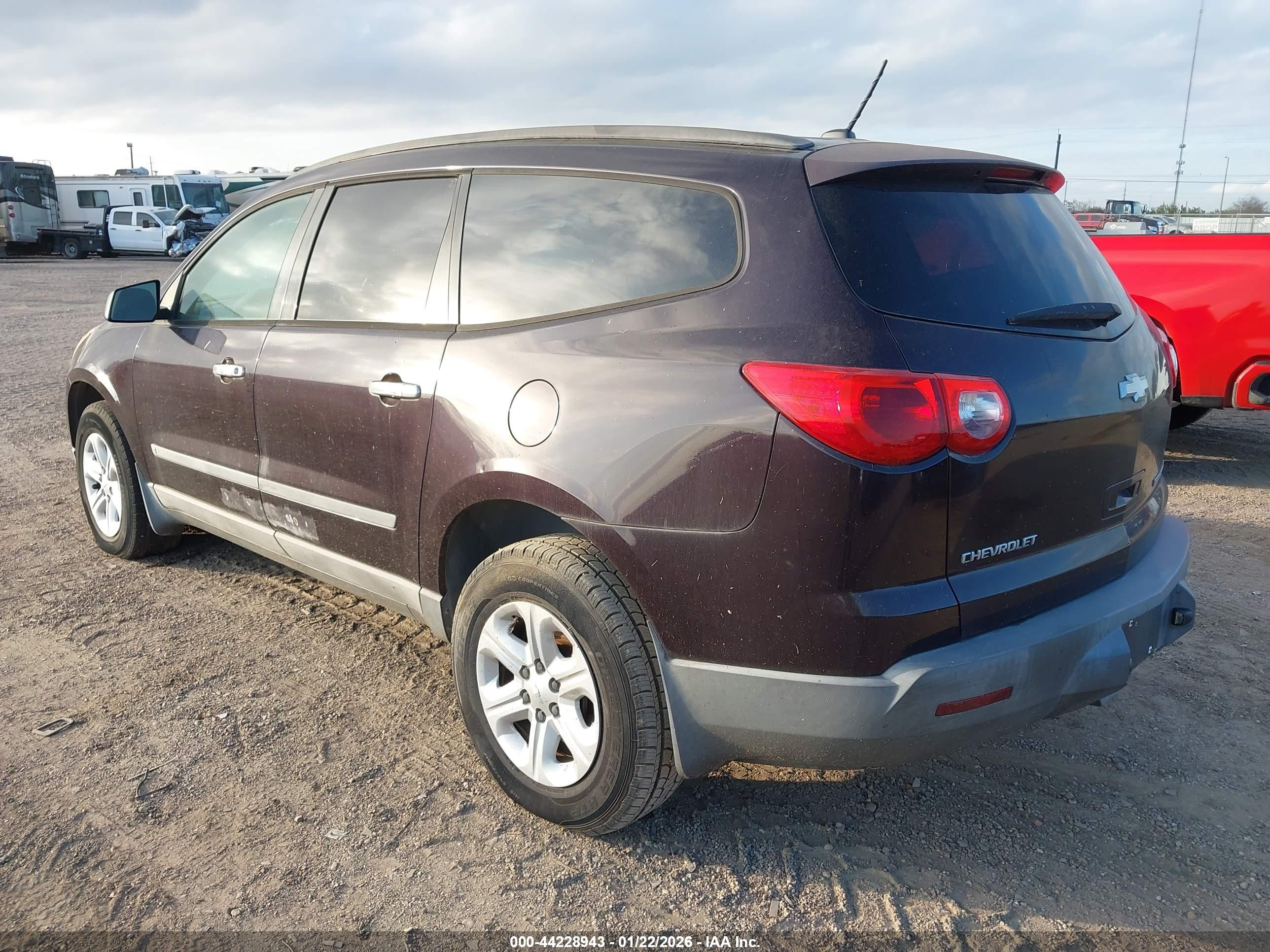 CHEVROLET TRAVERSE image 3