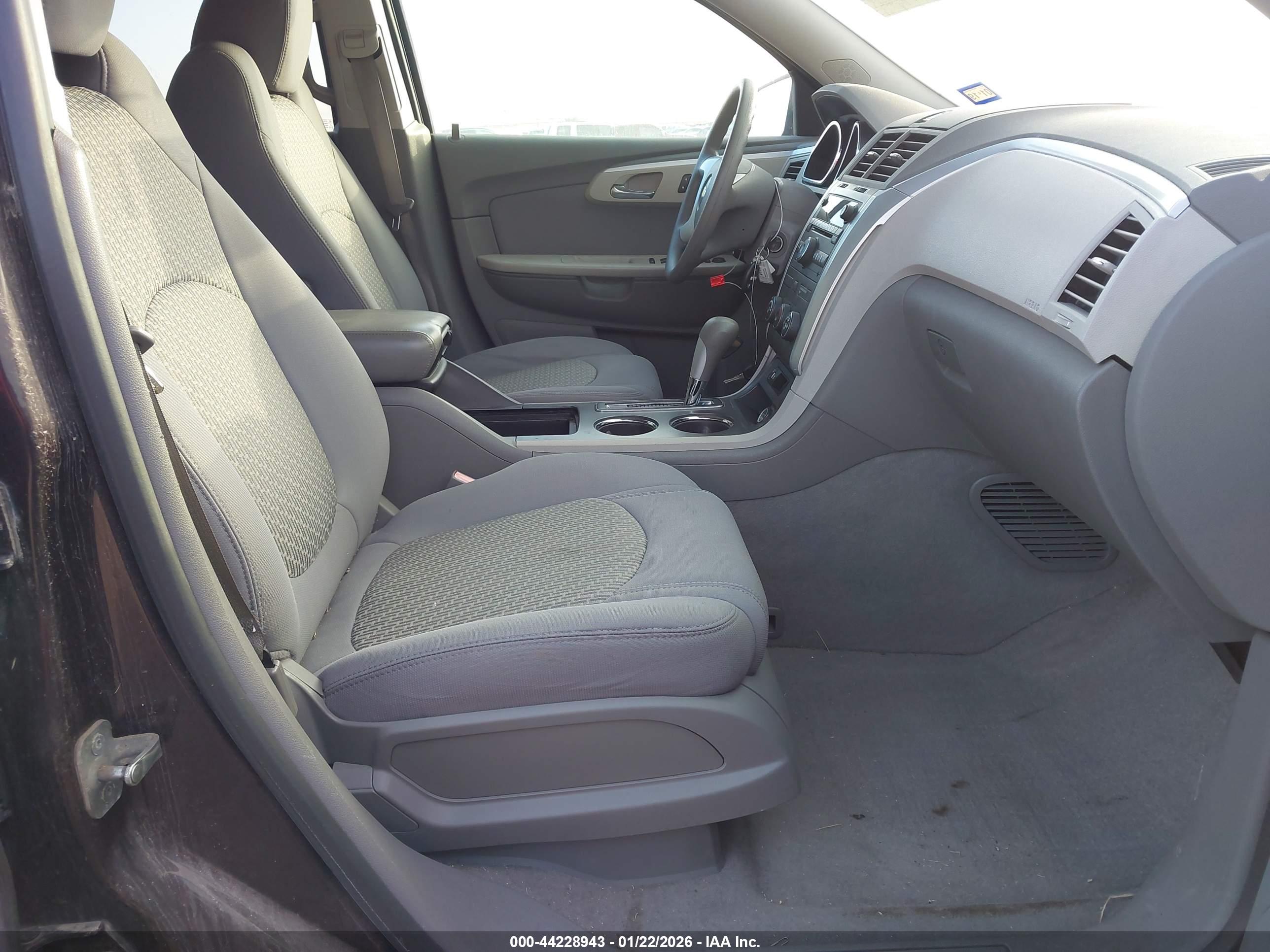 CHEVROLET TRAVERSE image 5