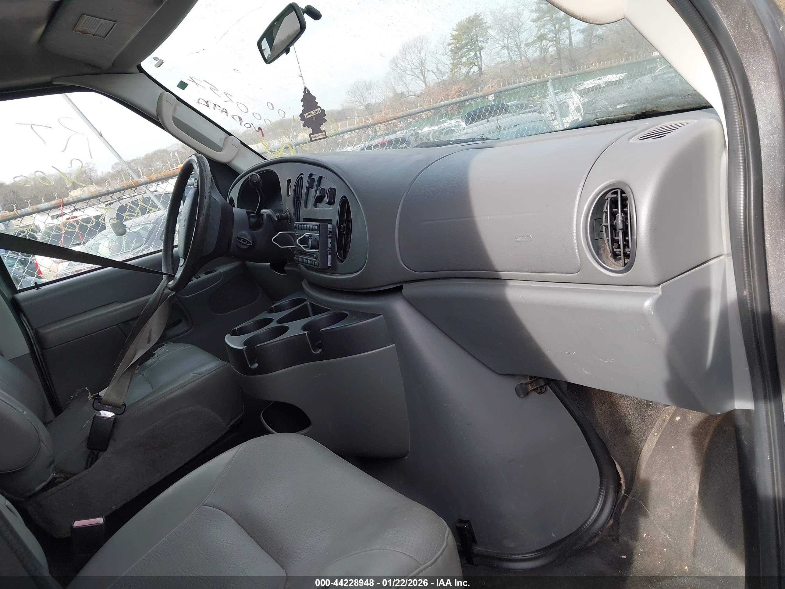 FORD E-150 image 5