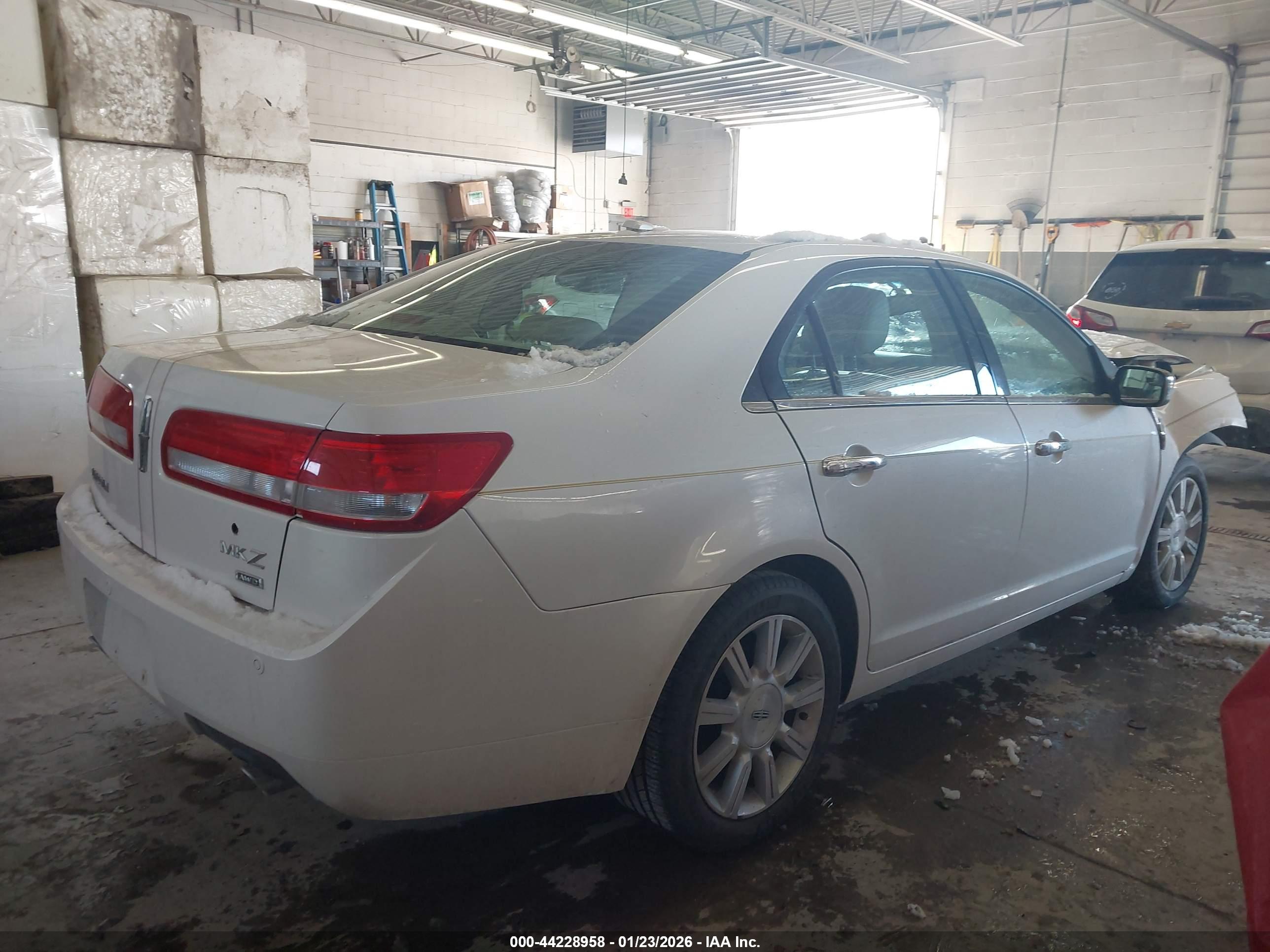 LINCOLN MKZ image 4
