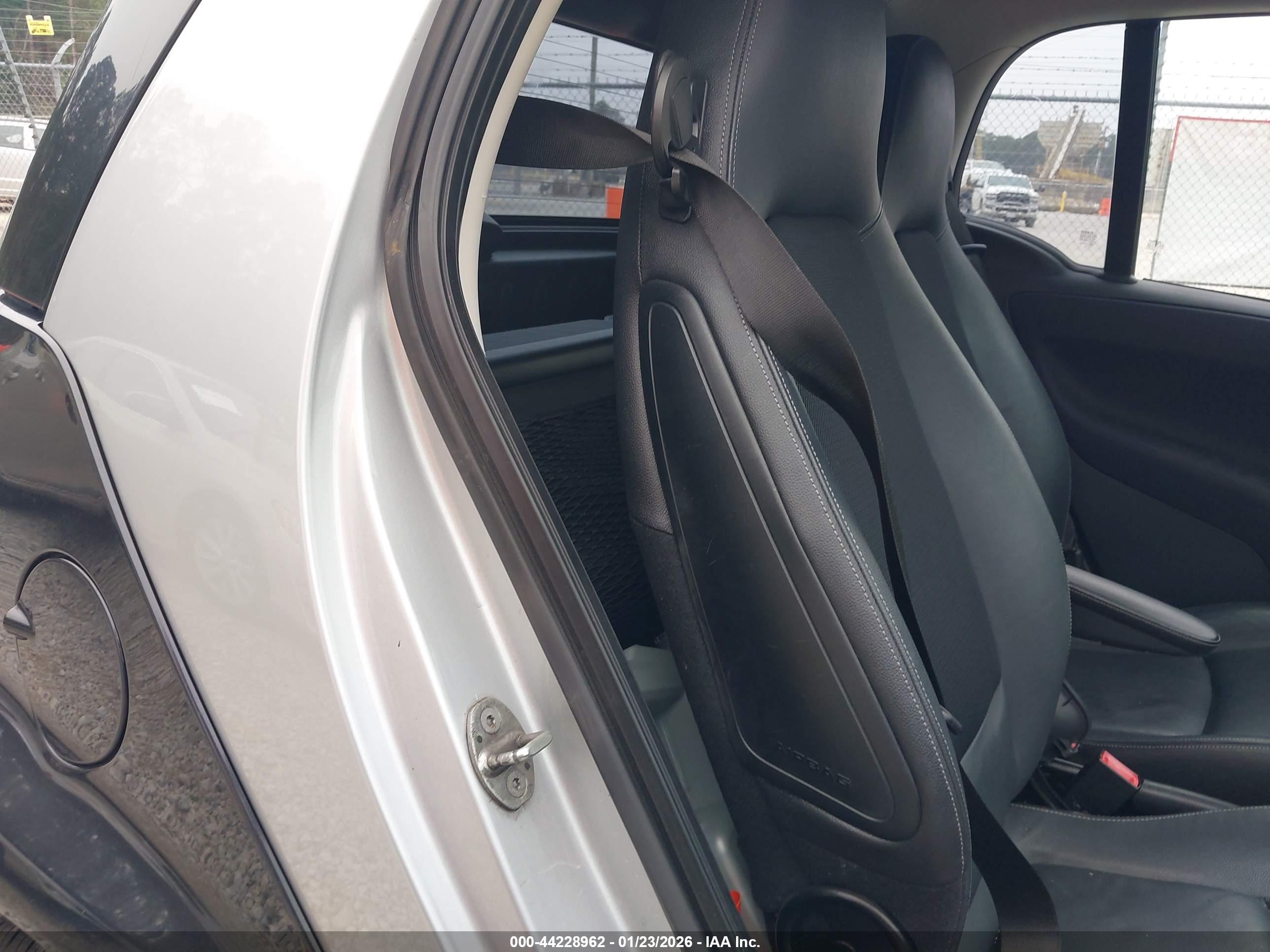 SMART FORTWO image 8