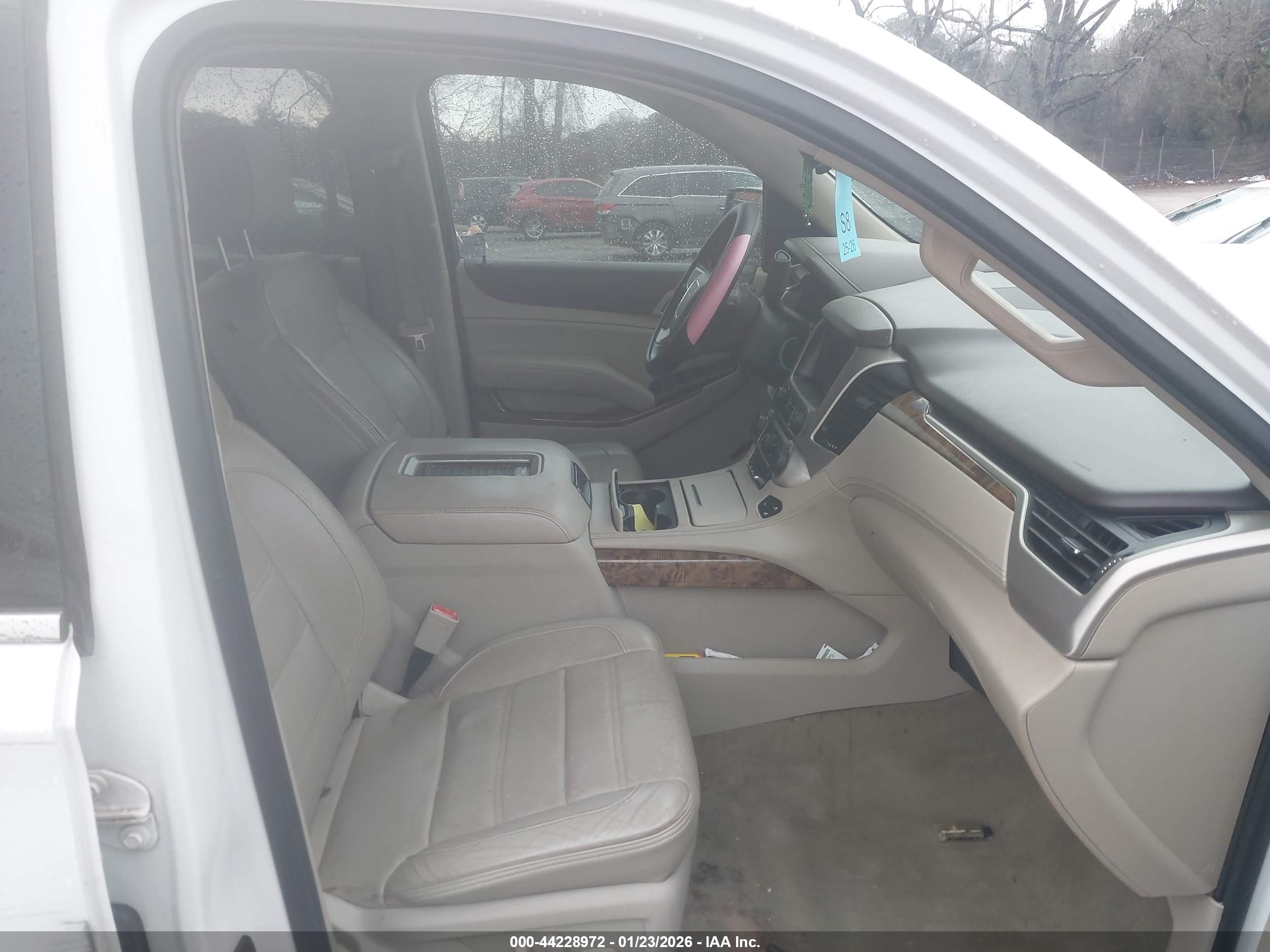 GMC YUKON image 5