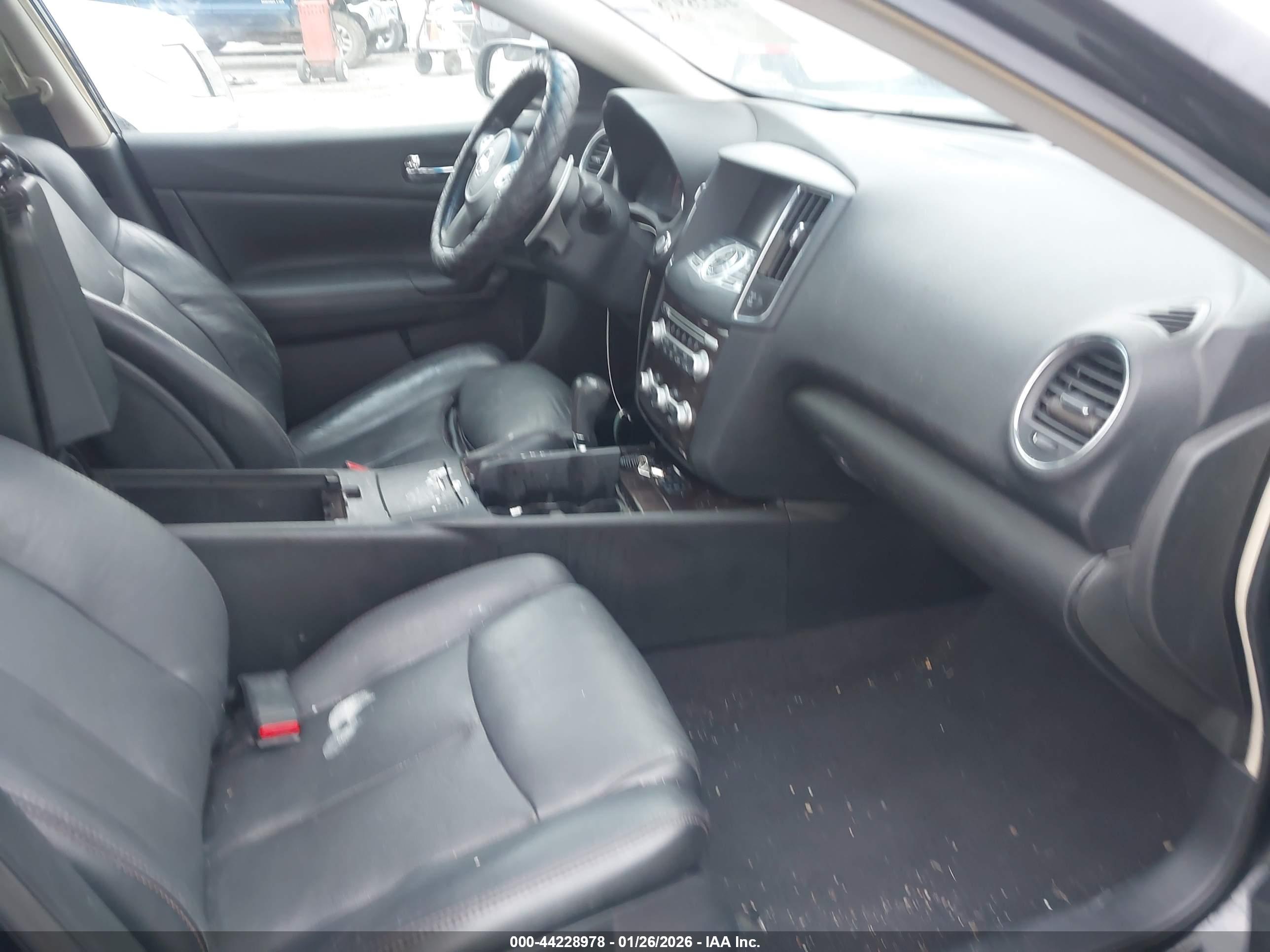 NISSAN MAXIMA image 5