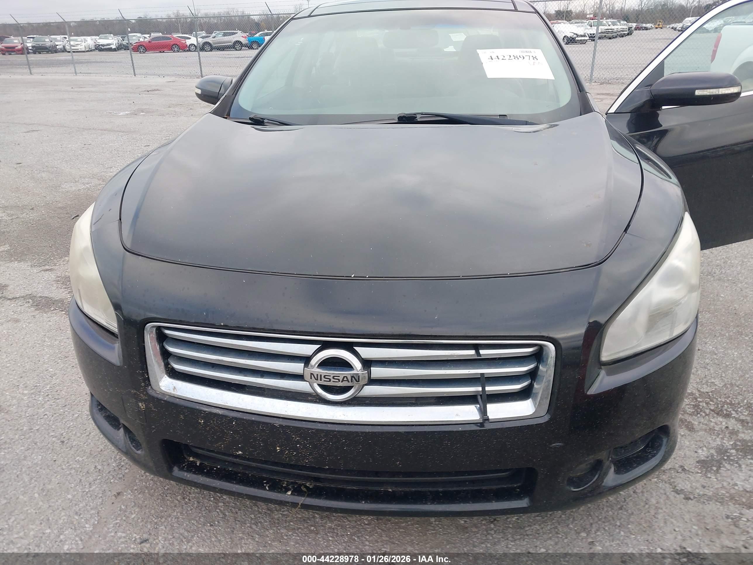 NISSAN MAXIMA image 6