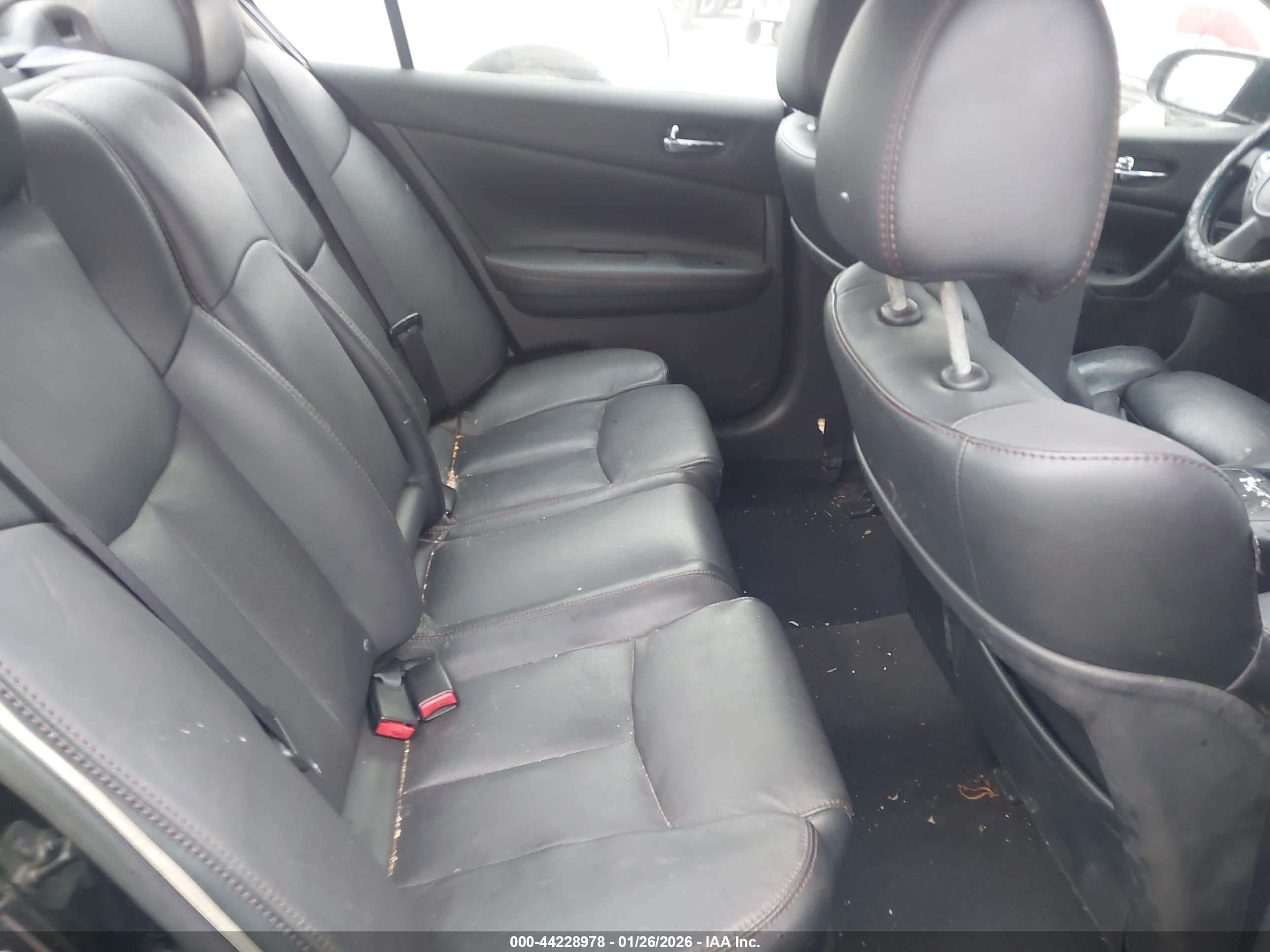 NISSAN MAXIMA image 8