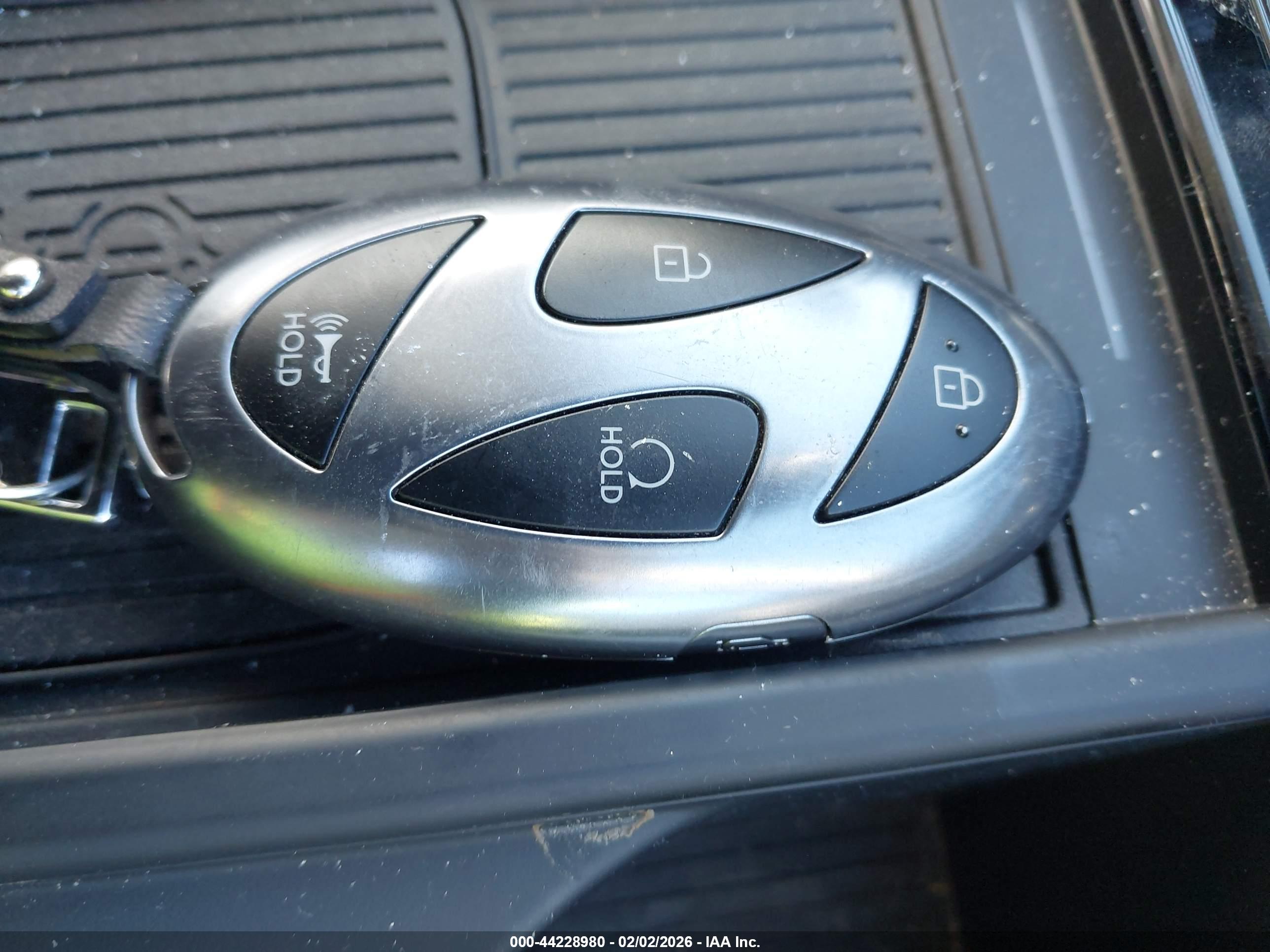 HYUNDAI TUCSON image 11