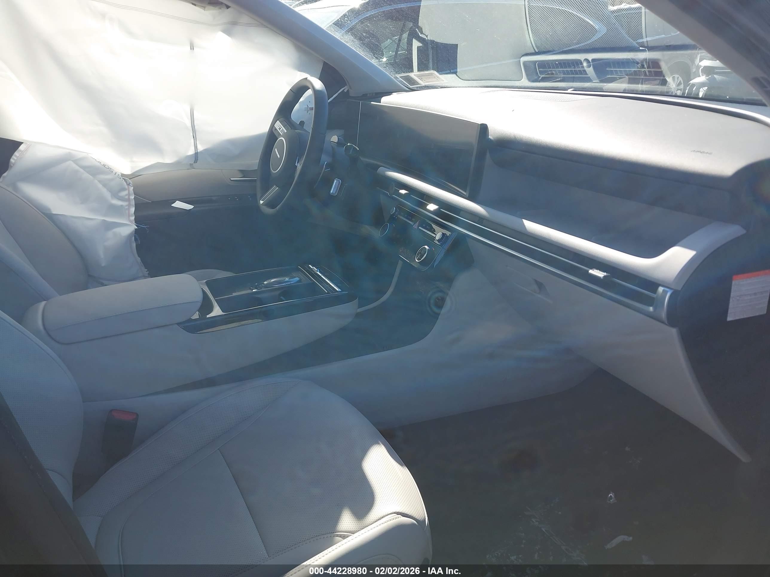 HYUNDAI TUCSON image 5