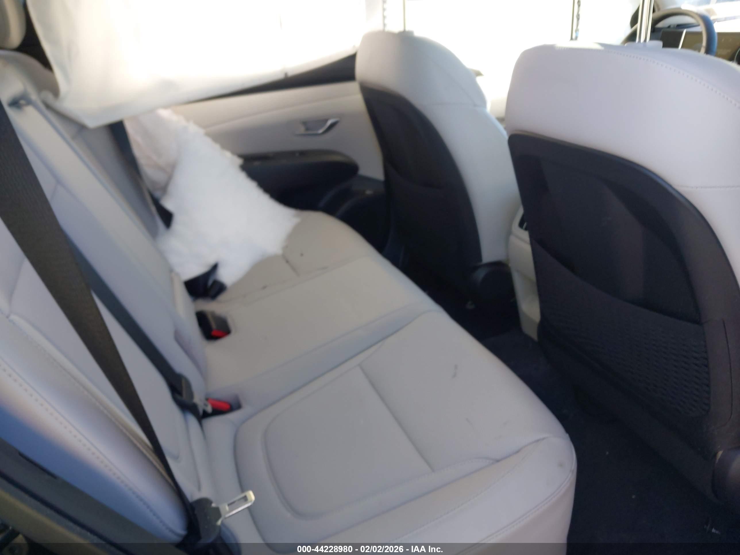 HYUNDAI TUCSON image 8