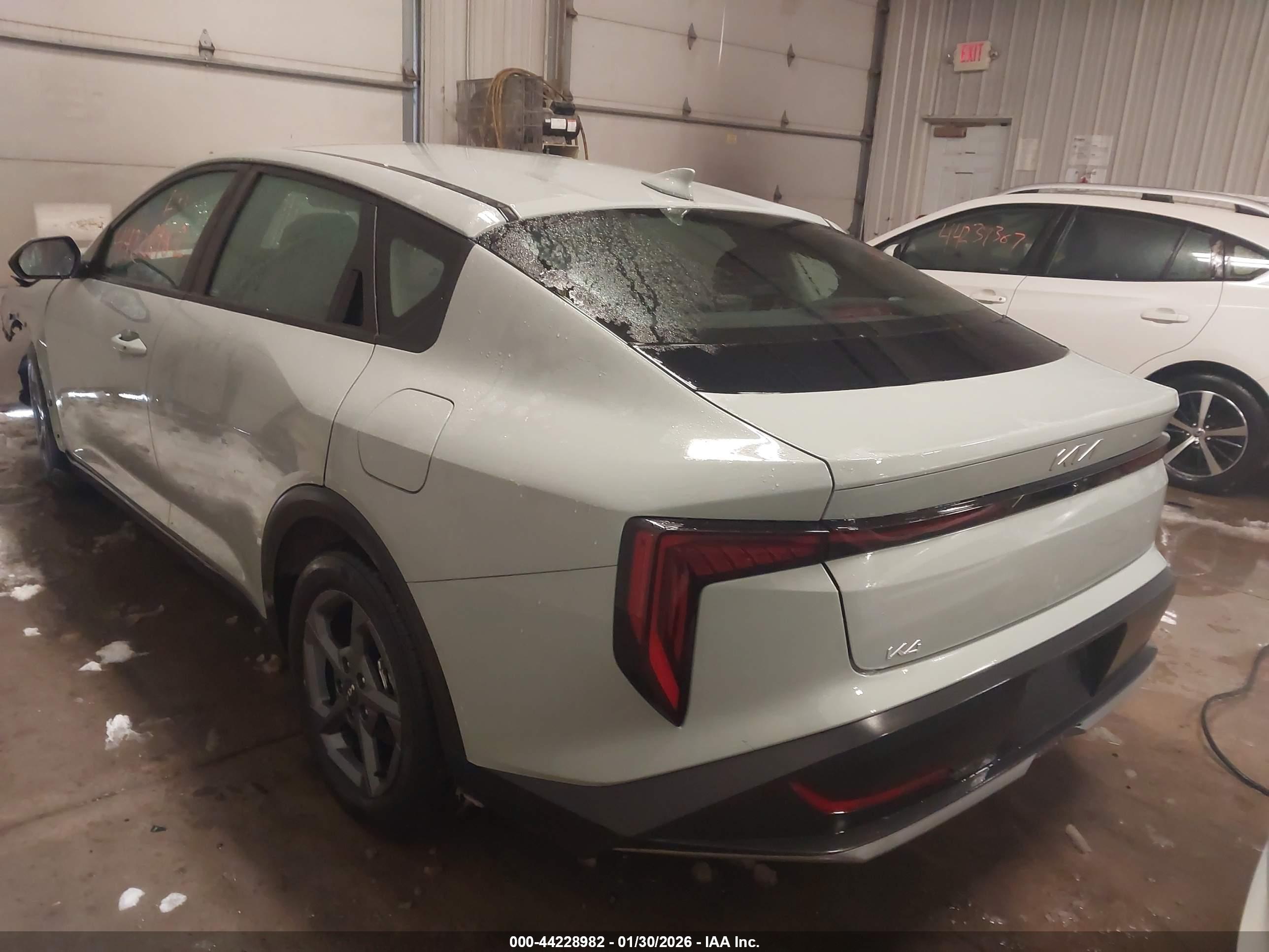 KIA K4 image 3