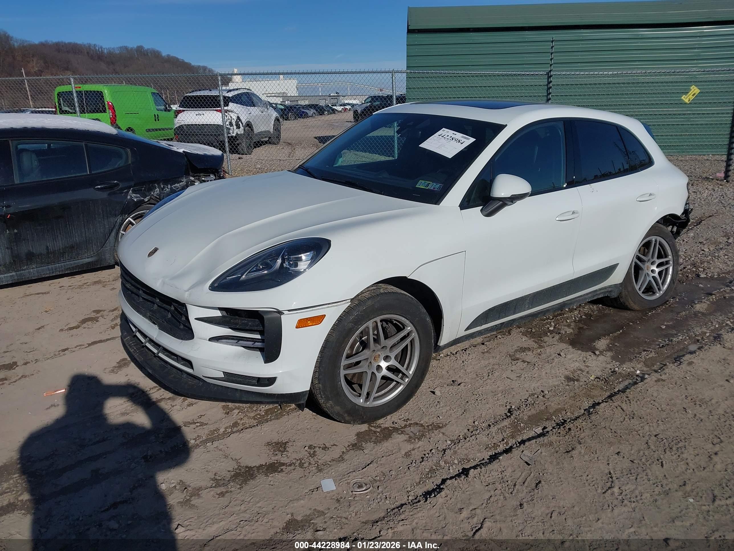 PORSCHE MACAN image 2