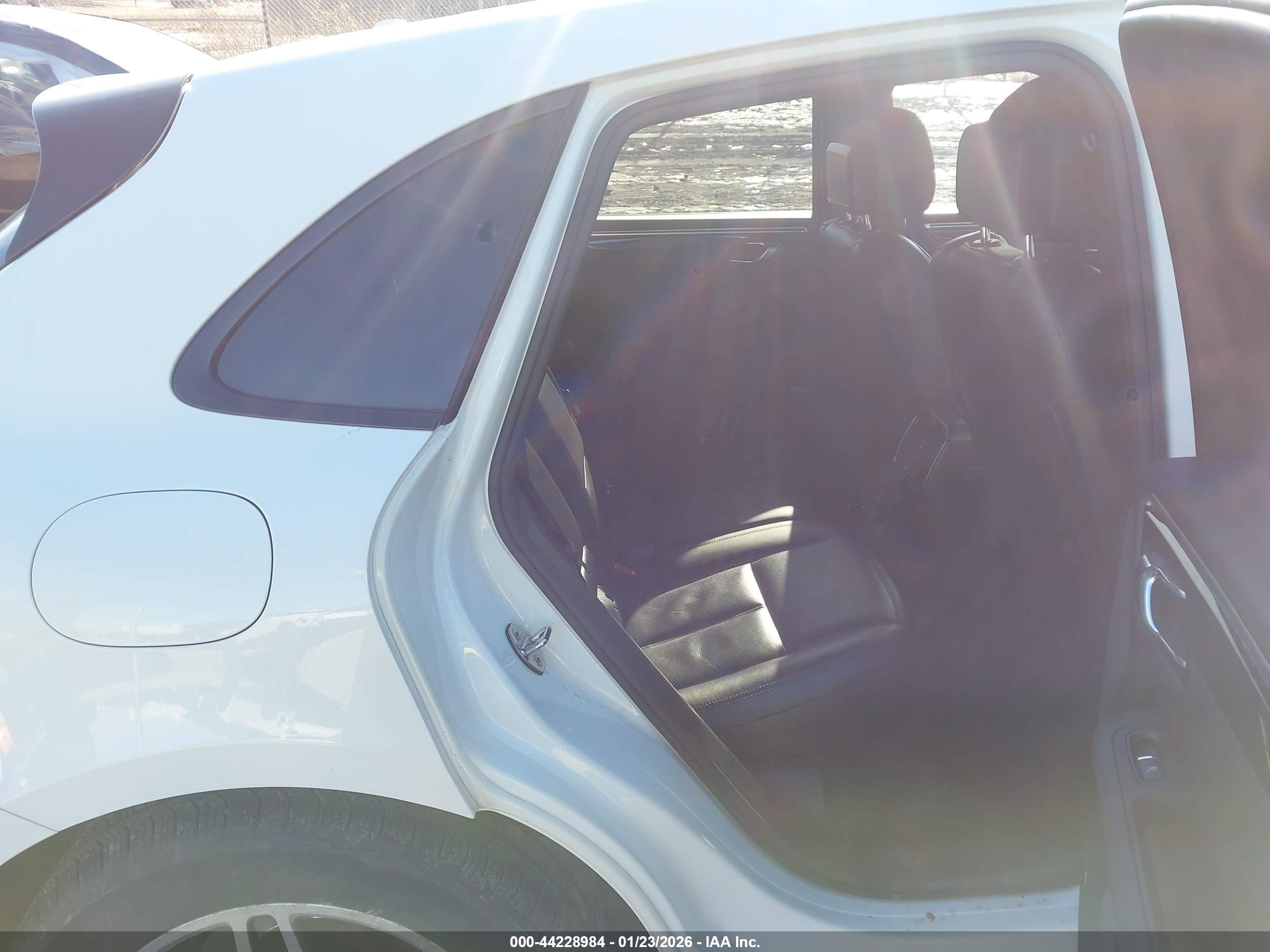 PORSCHE MACAN image 8