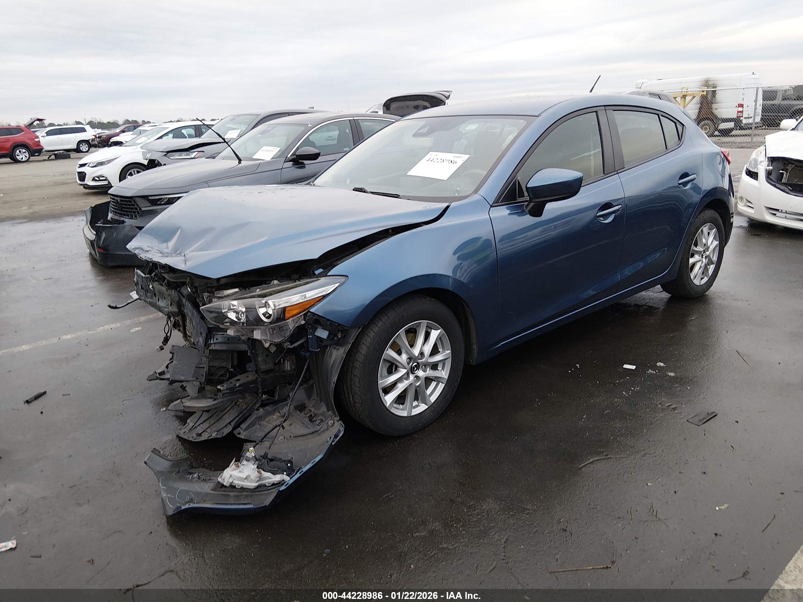 MAZDA MAZDA3 image 2