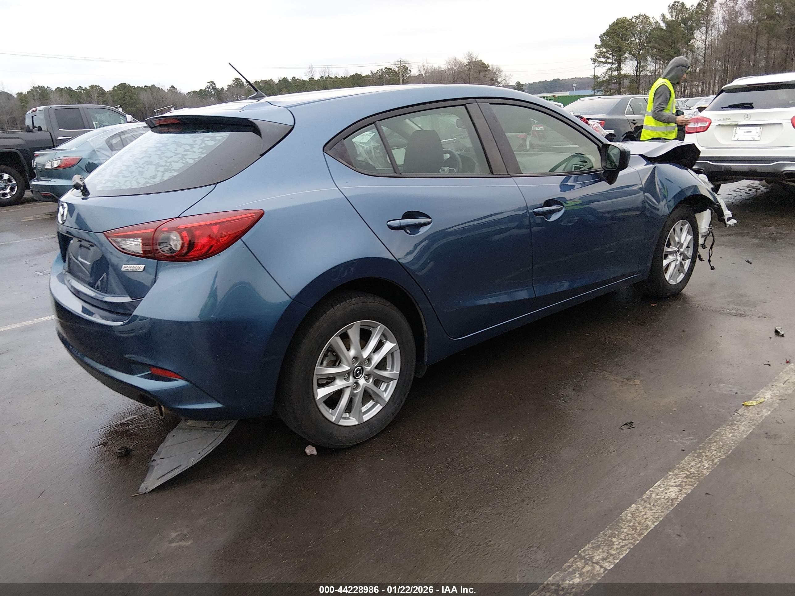 MAZDA MAZDA3 image 4