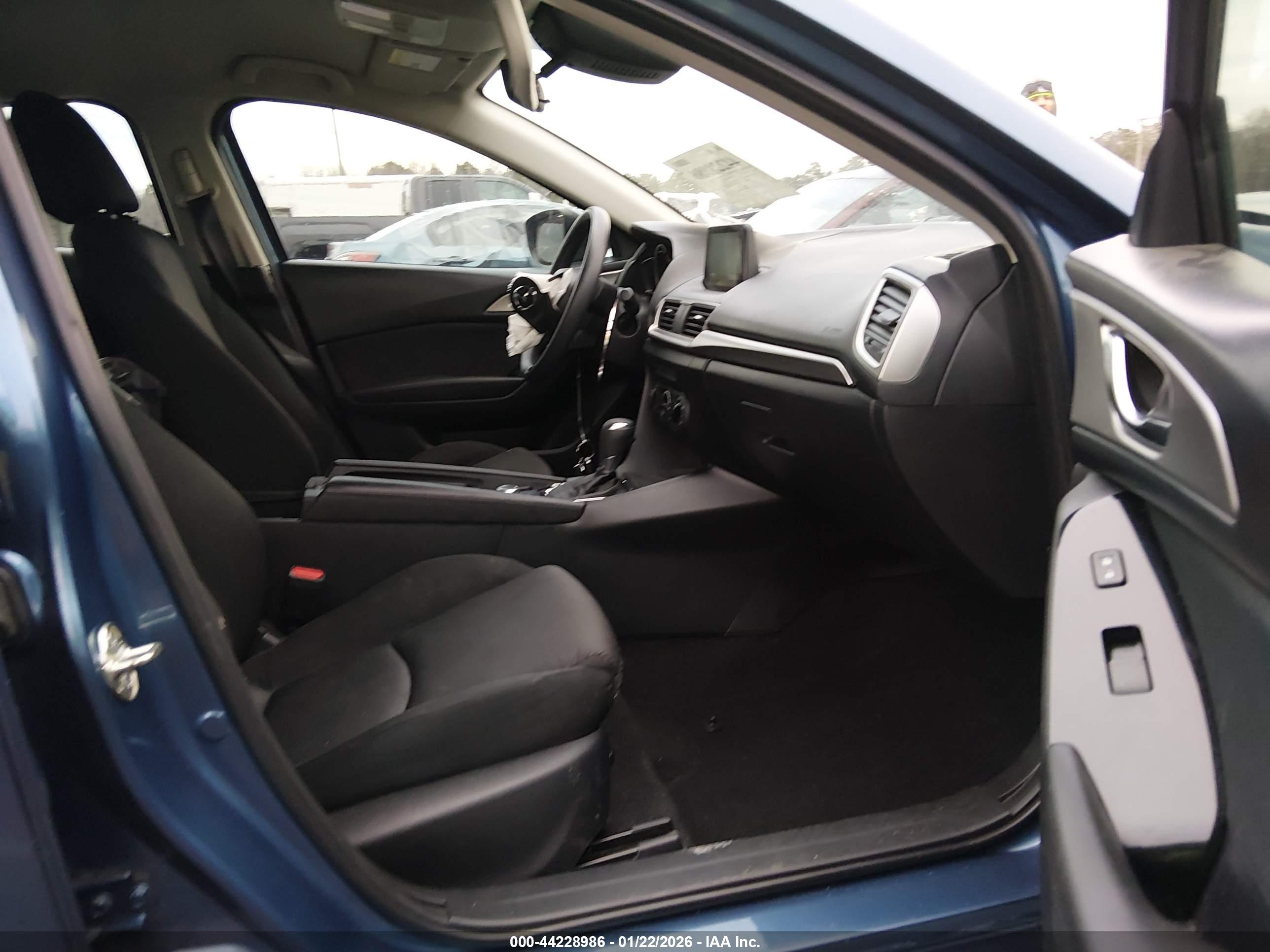 MAZDA MAZDA3 image 5