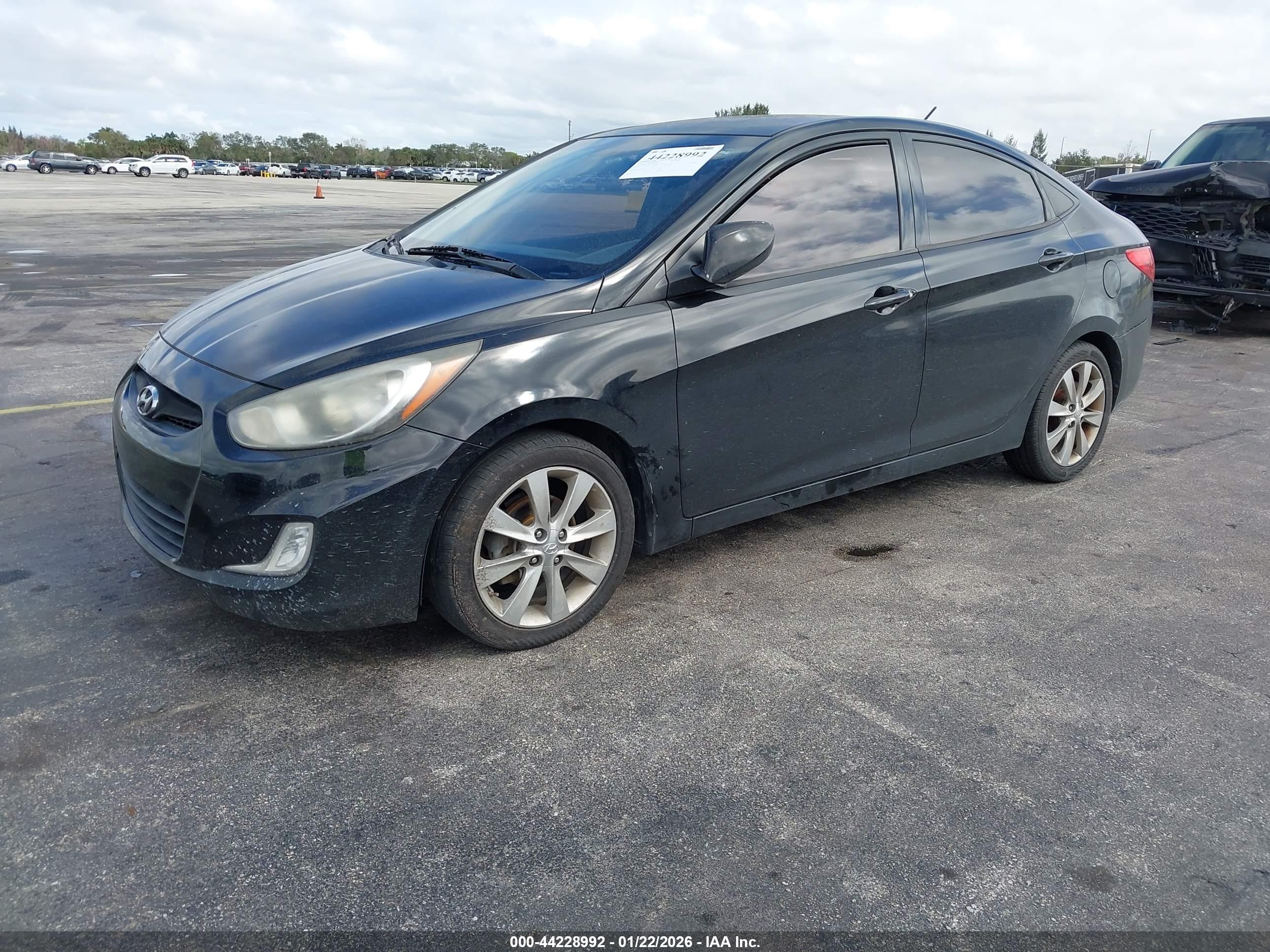 HYUNDAI ACCENT image 2