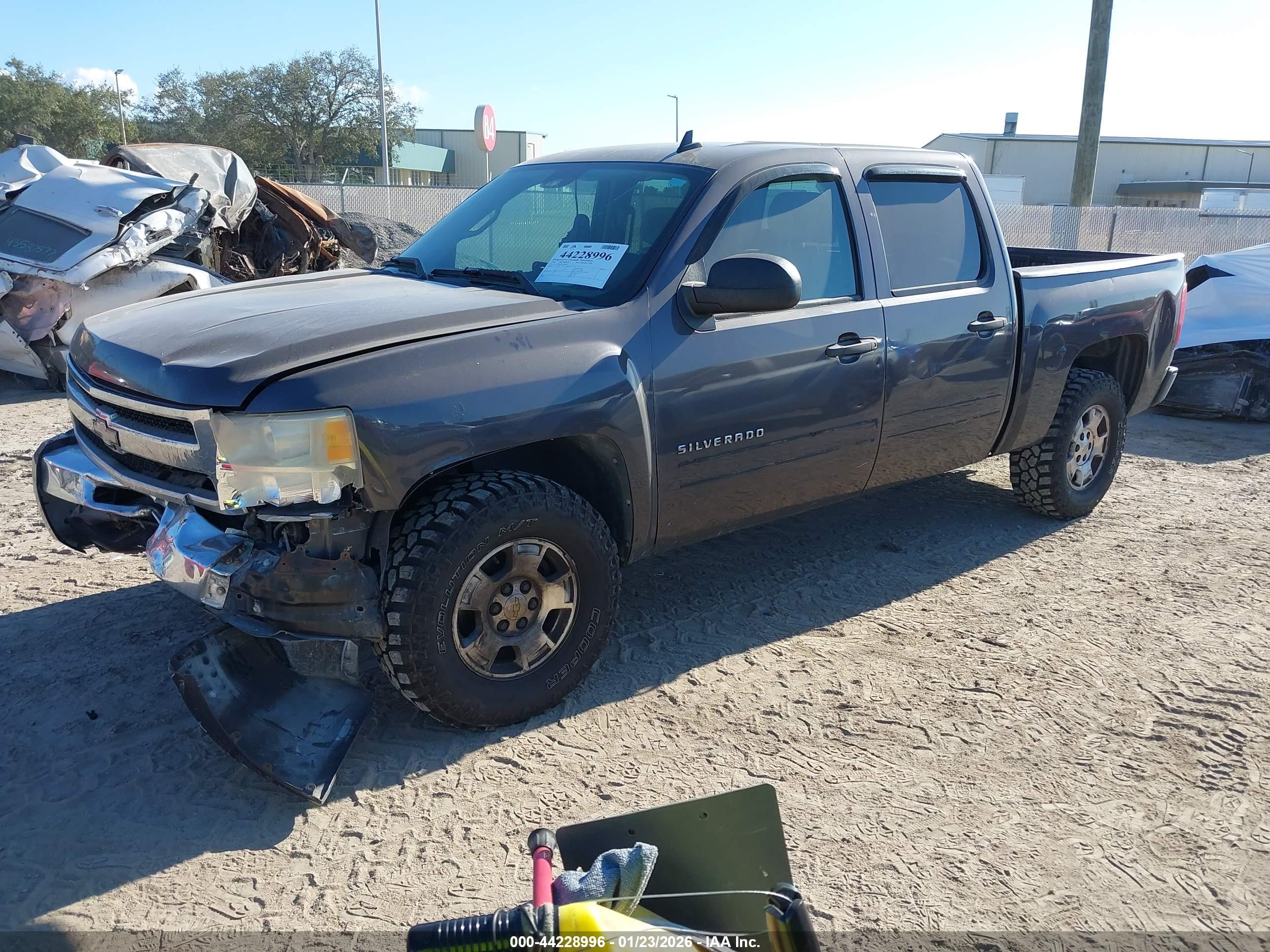 CHEVROLET SILVERADO image 2