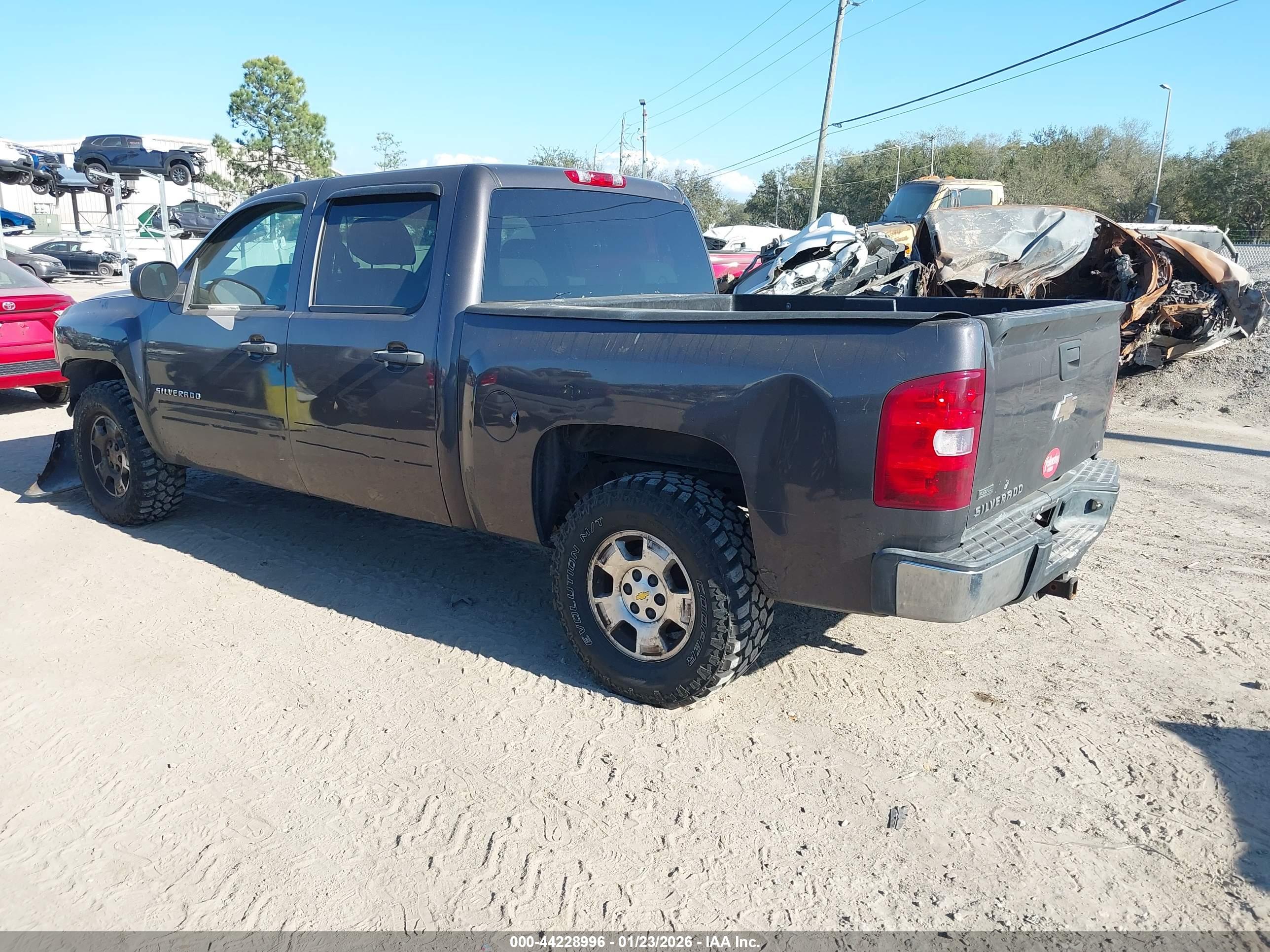 CHEVROLET SILVERADO image 3