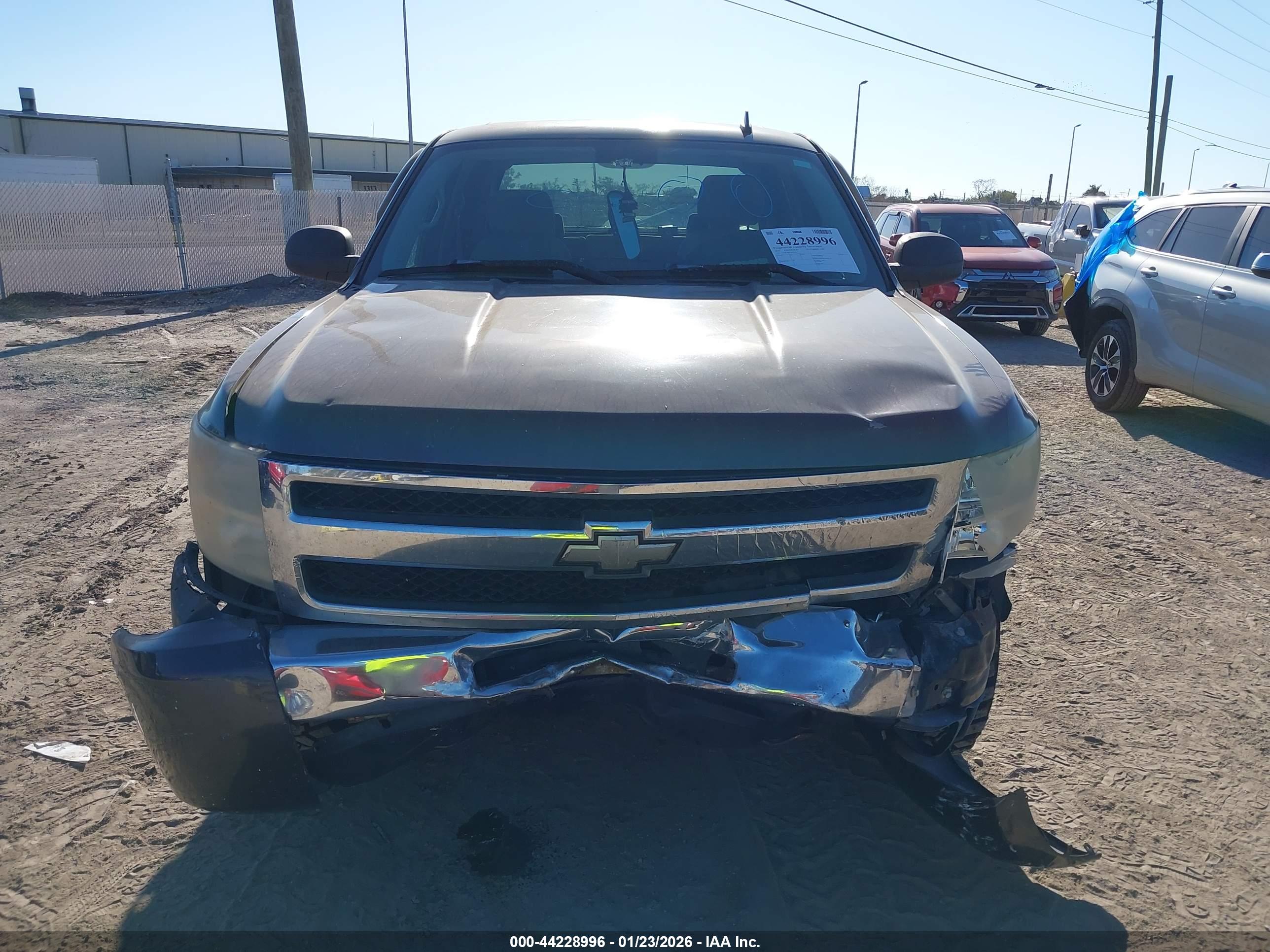 CHEVROLET SILVERADO image 6
