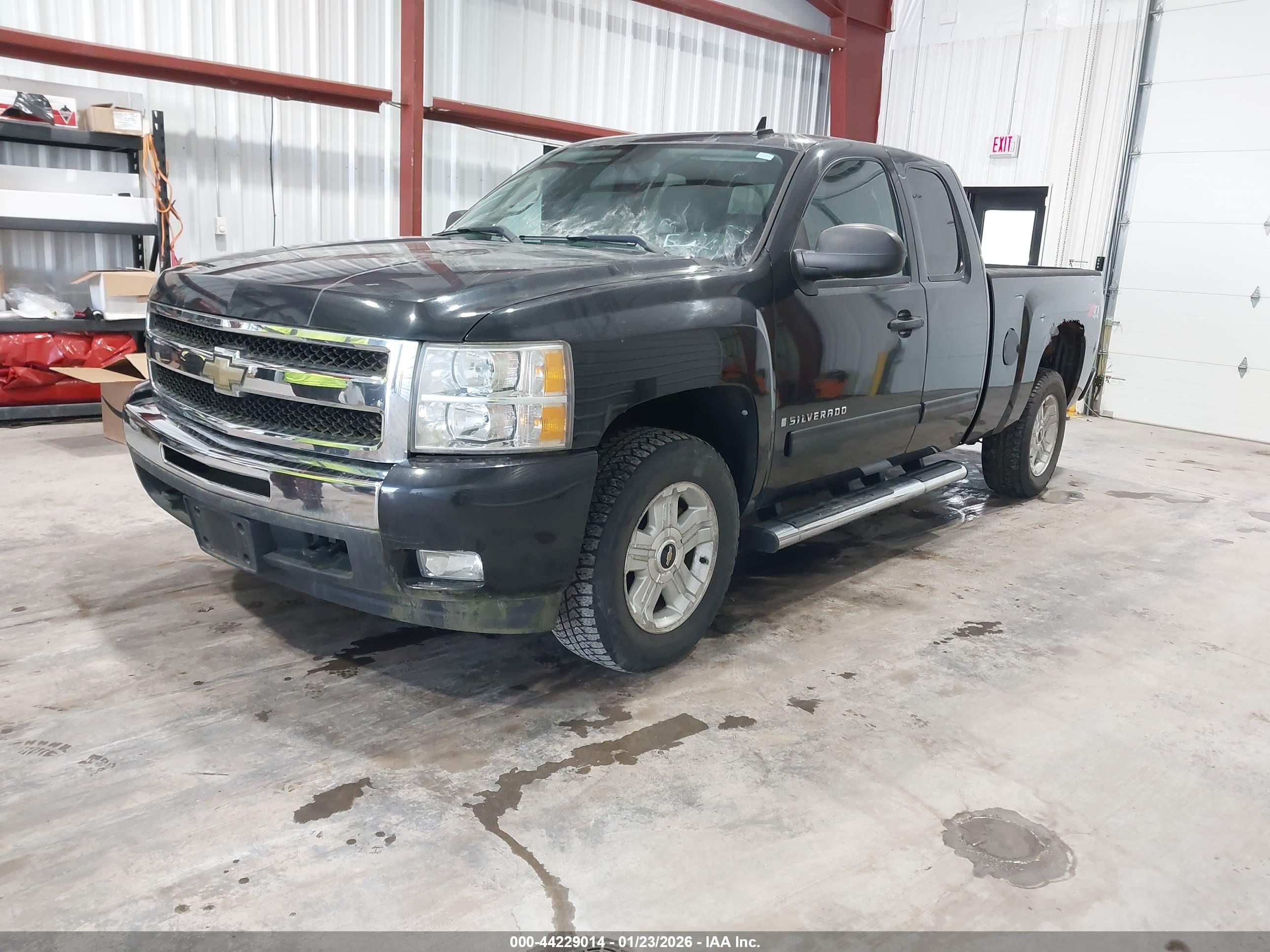 CHEVROLET SILVERADO image 2