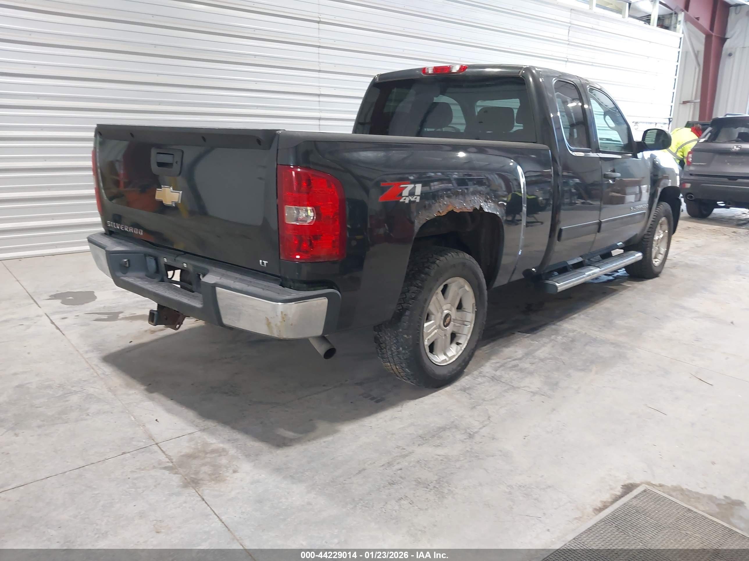 CHEVROLET SILVERADO image 4