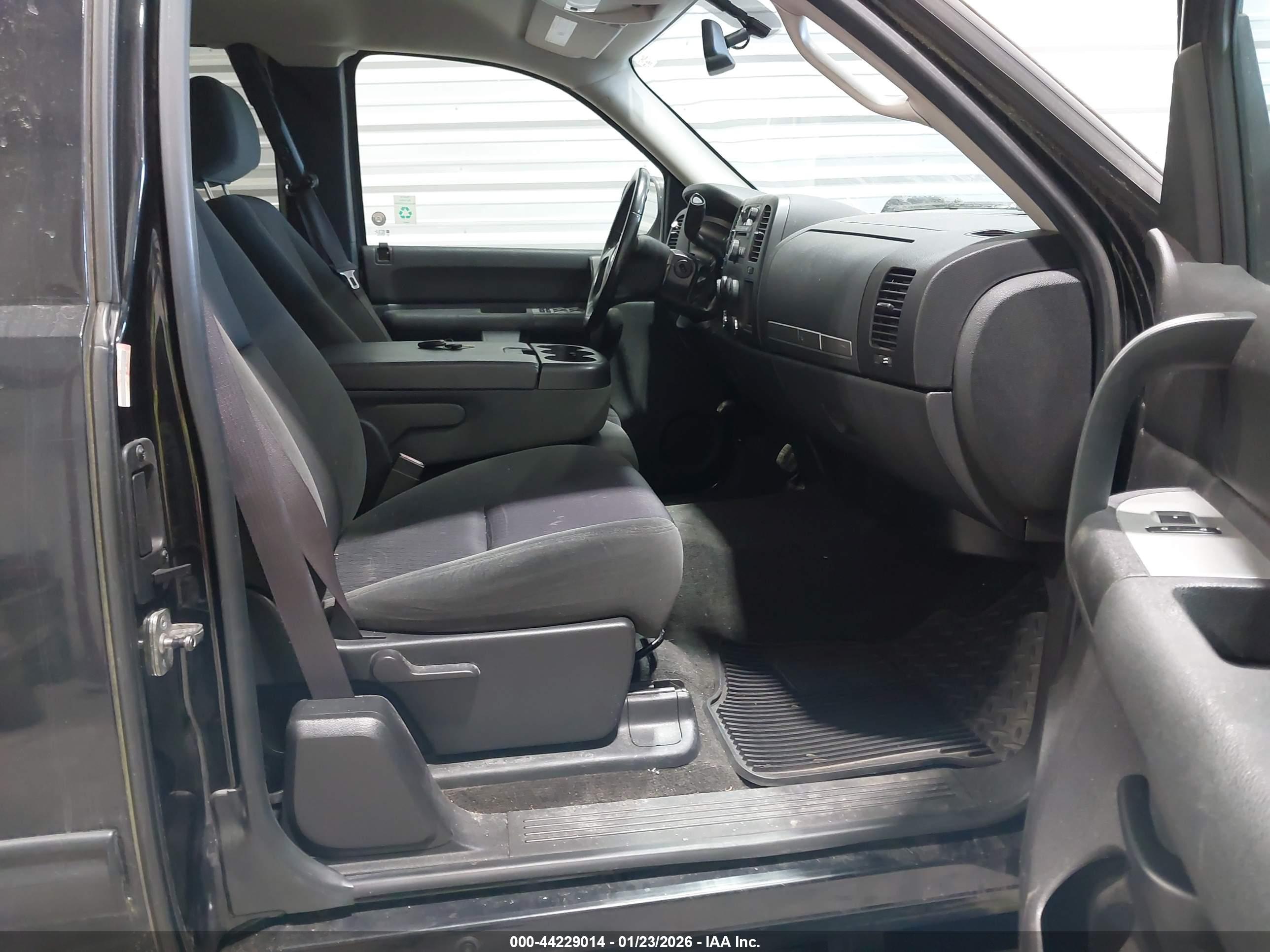 CHEVROLET SILVERADO image 5