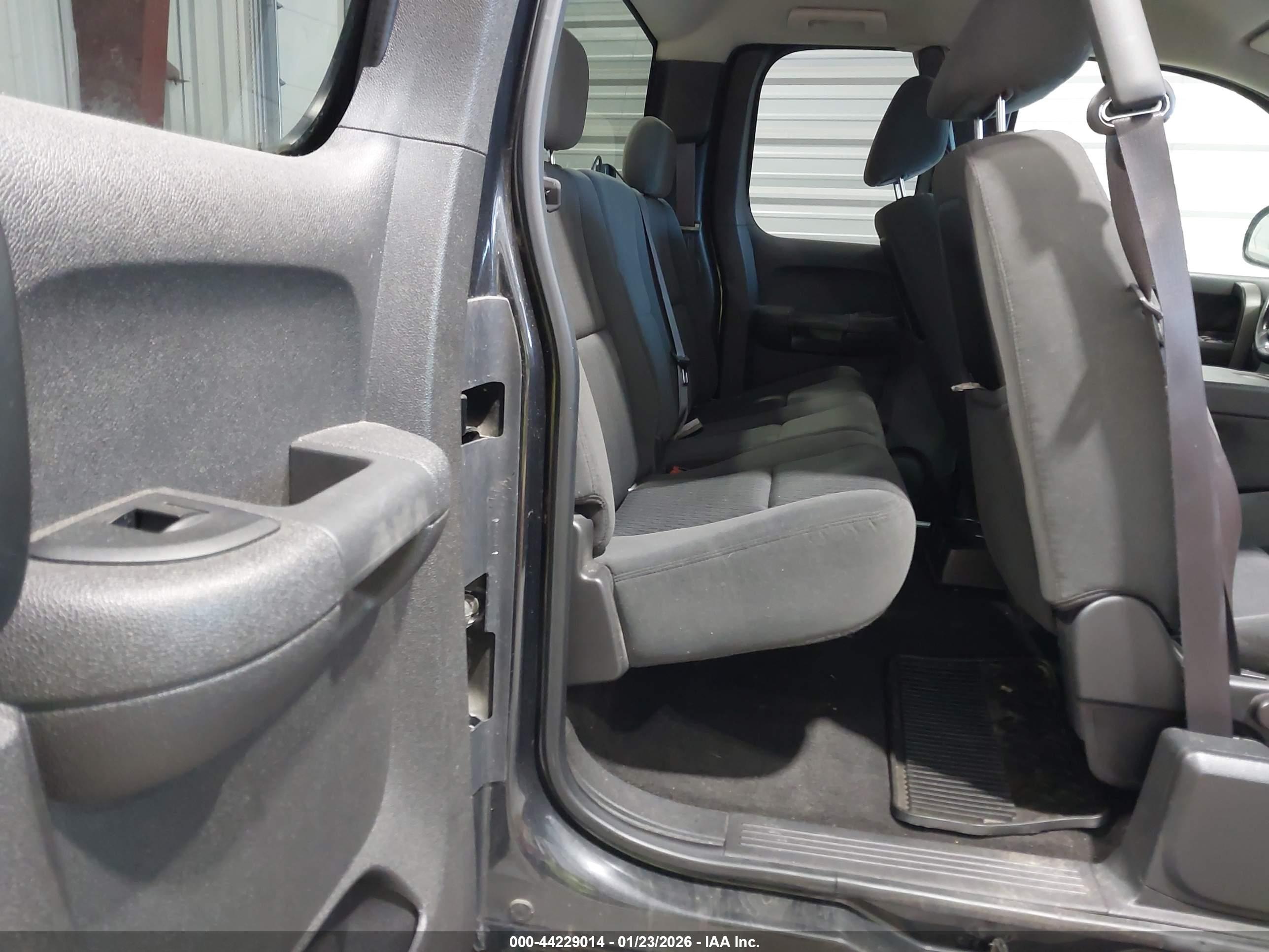 CHEVROLET SILVERADO image 8