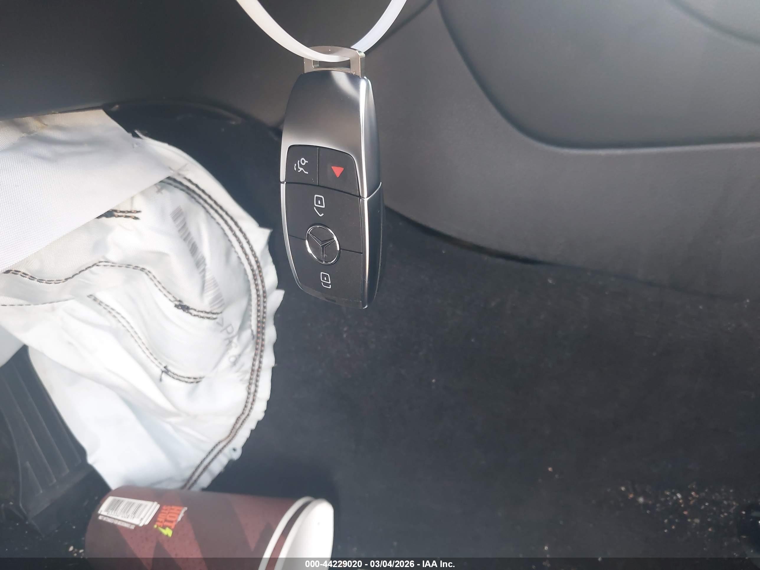 MERCEDES-BENZ GLC image 11