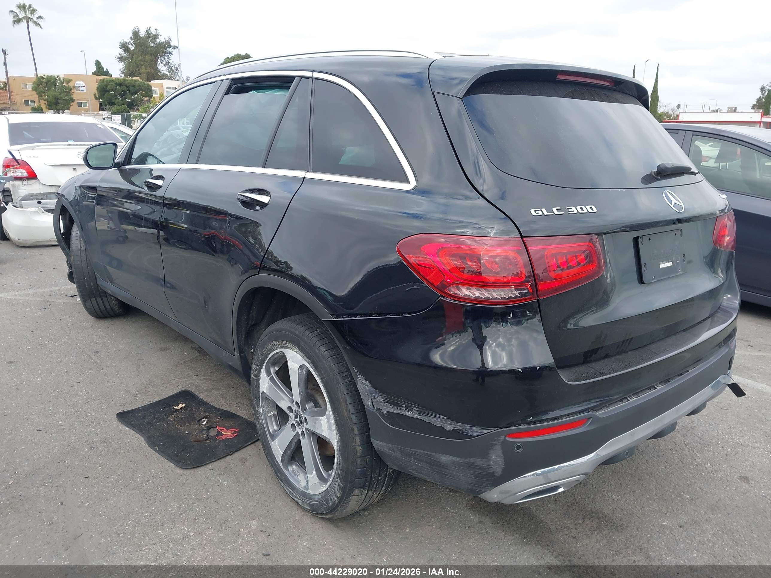 MERCEDES-BENZ GLC image 3