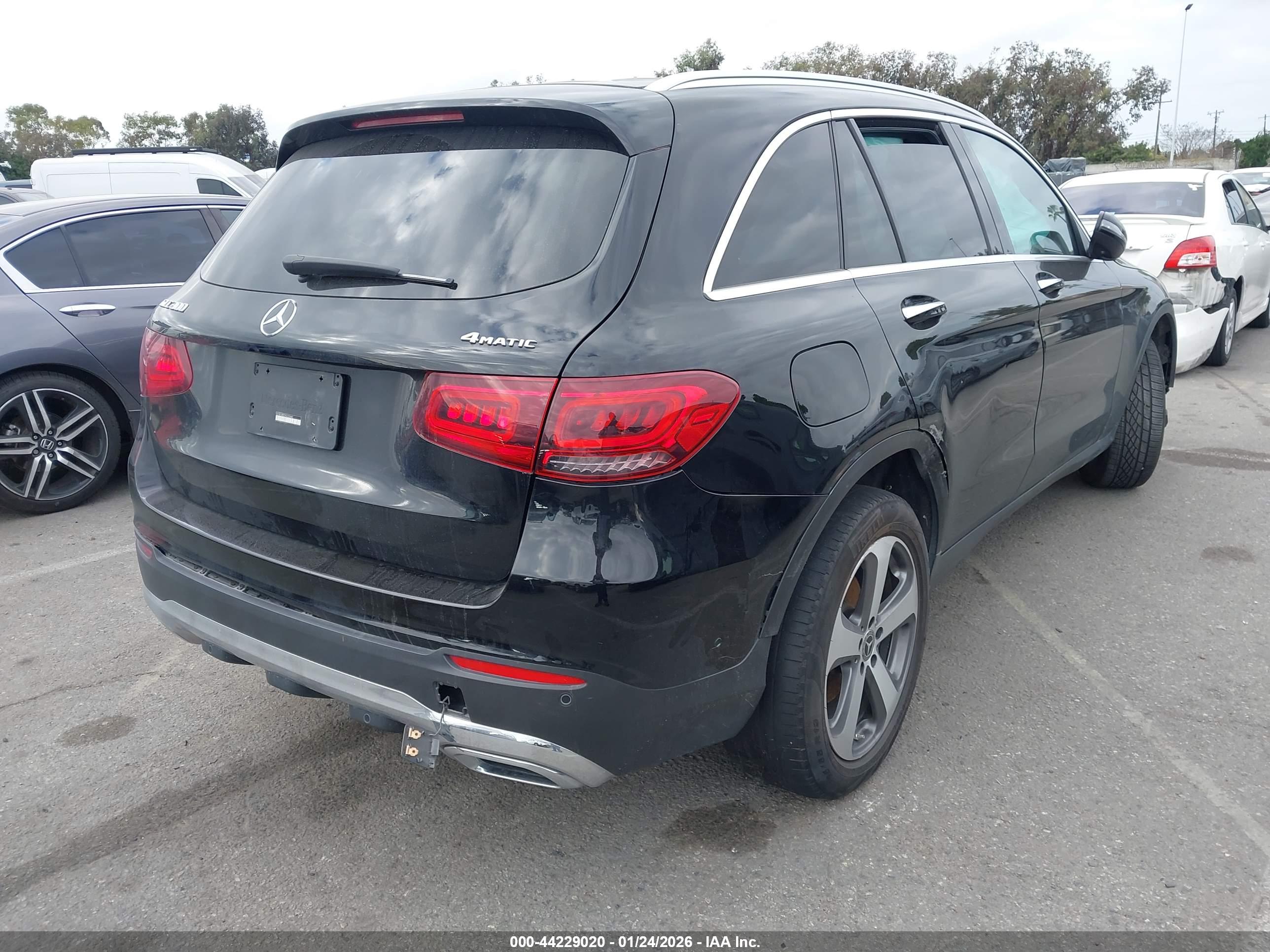 MERCEDES-BENZ GLC image 4