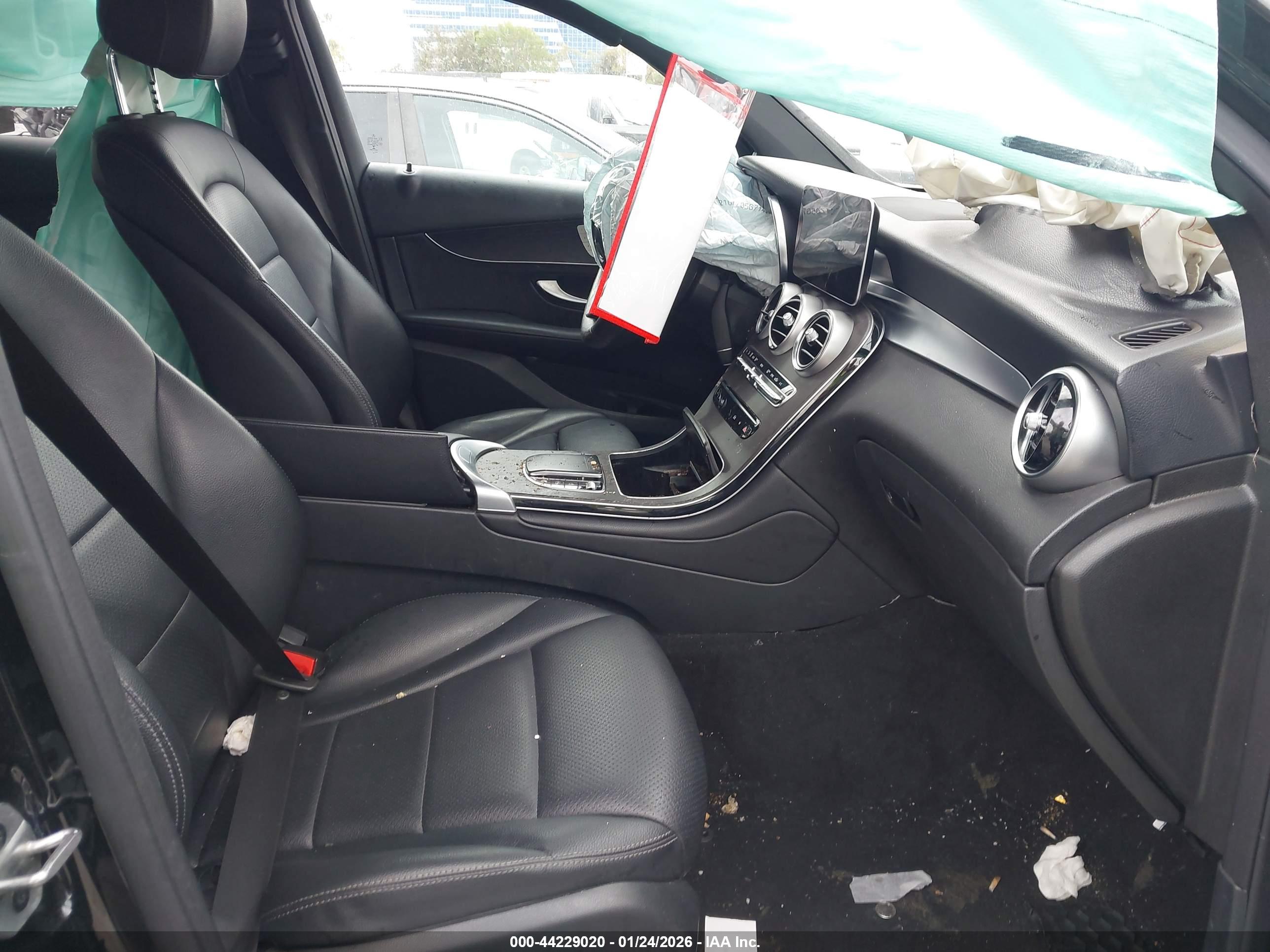 MERCEDES-BENZ GLC image 5