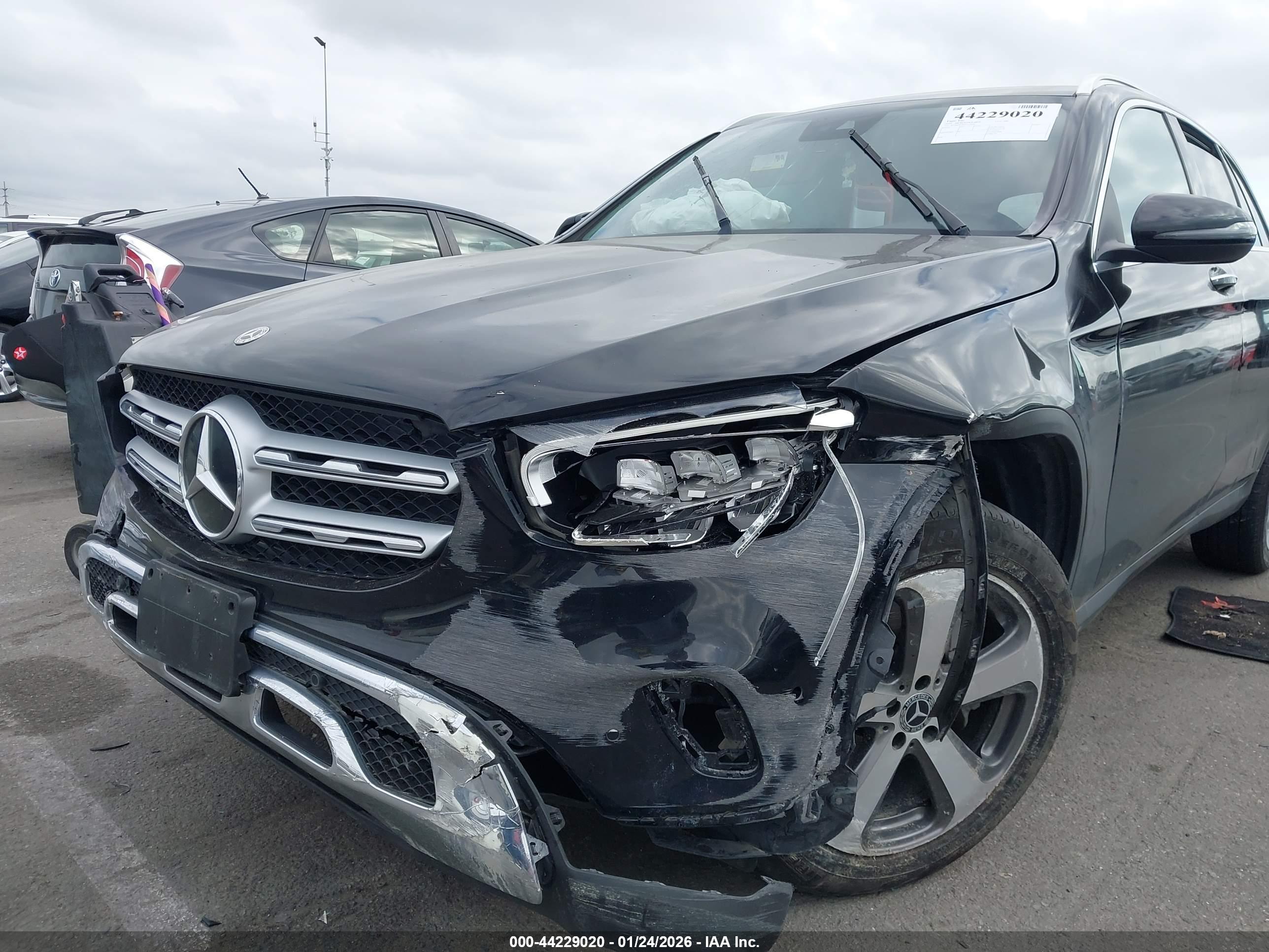 MERCEDES-BENZ GLC image 6