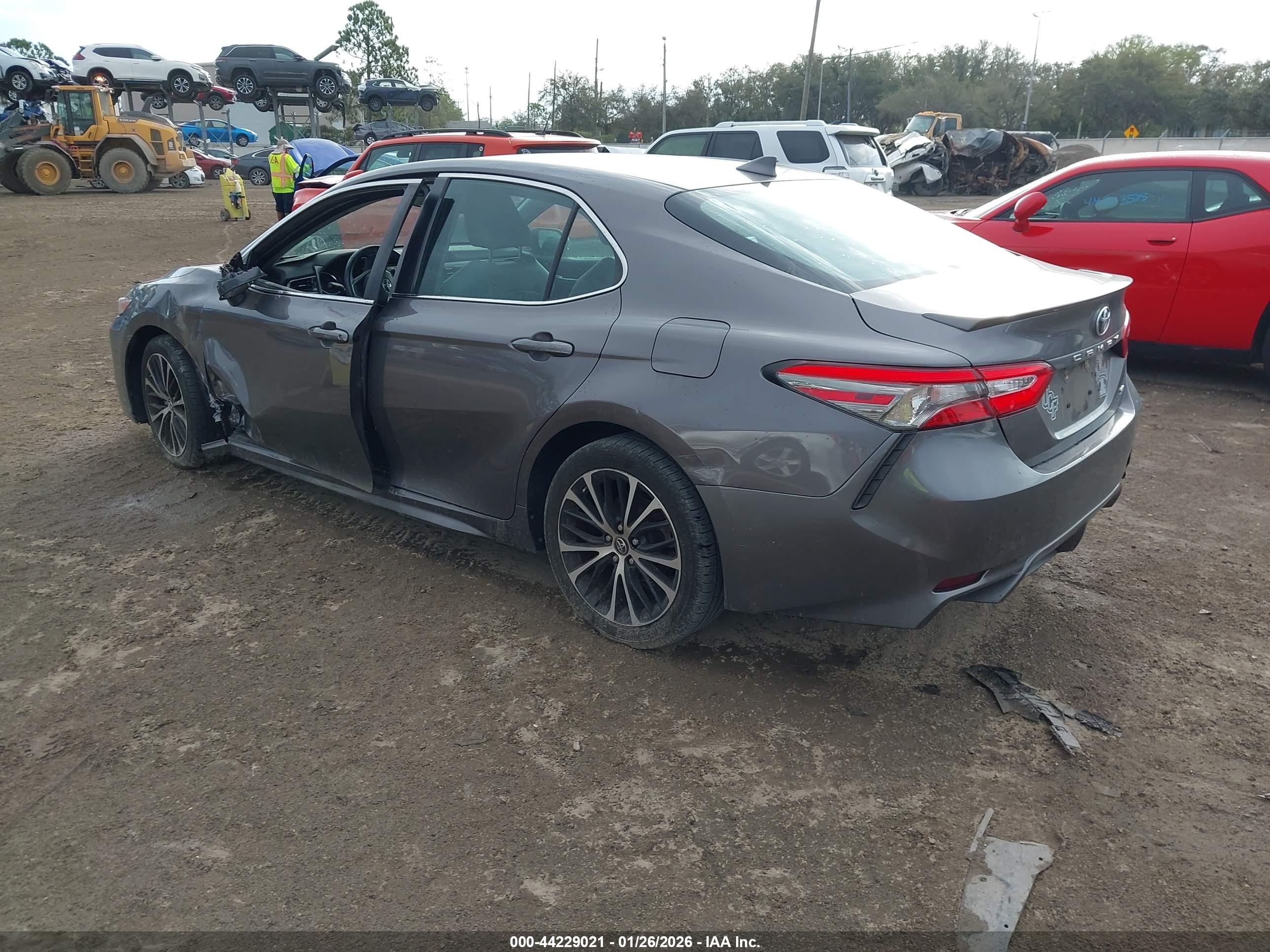 TOYOTA CAMRY image 3