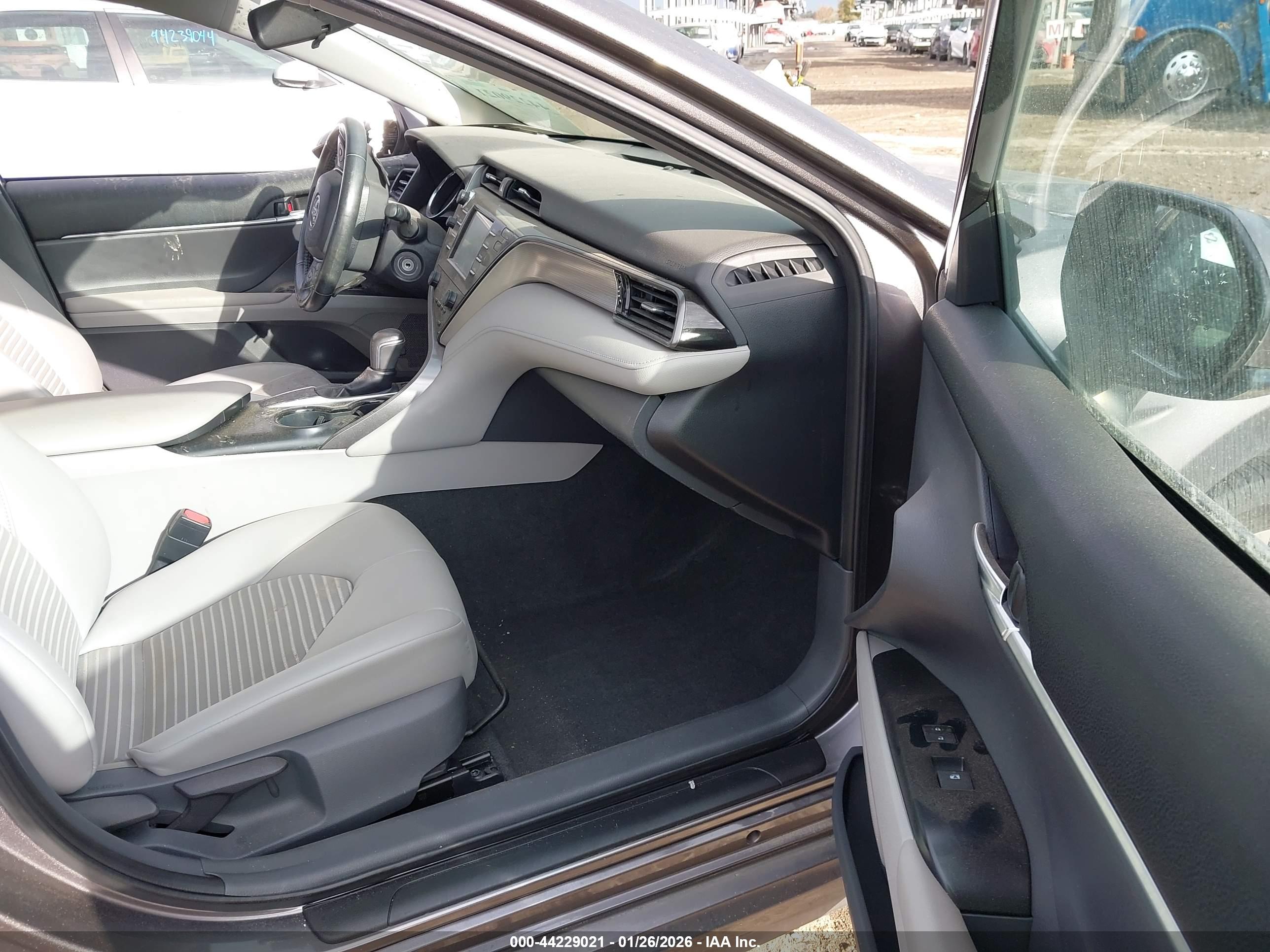 TOYOTA CAMRY image 5