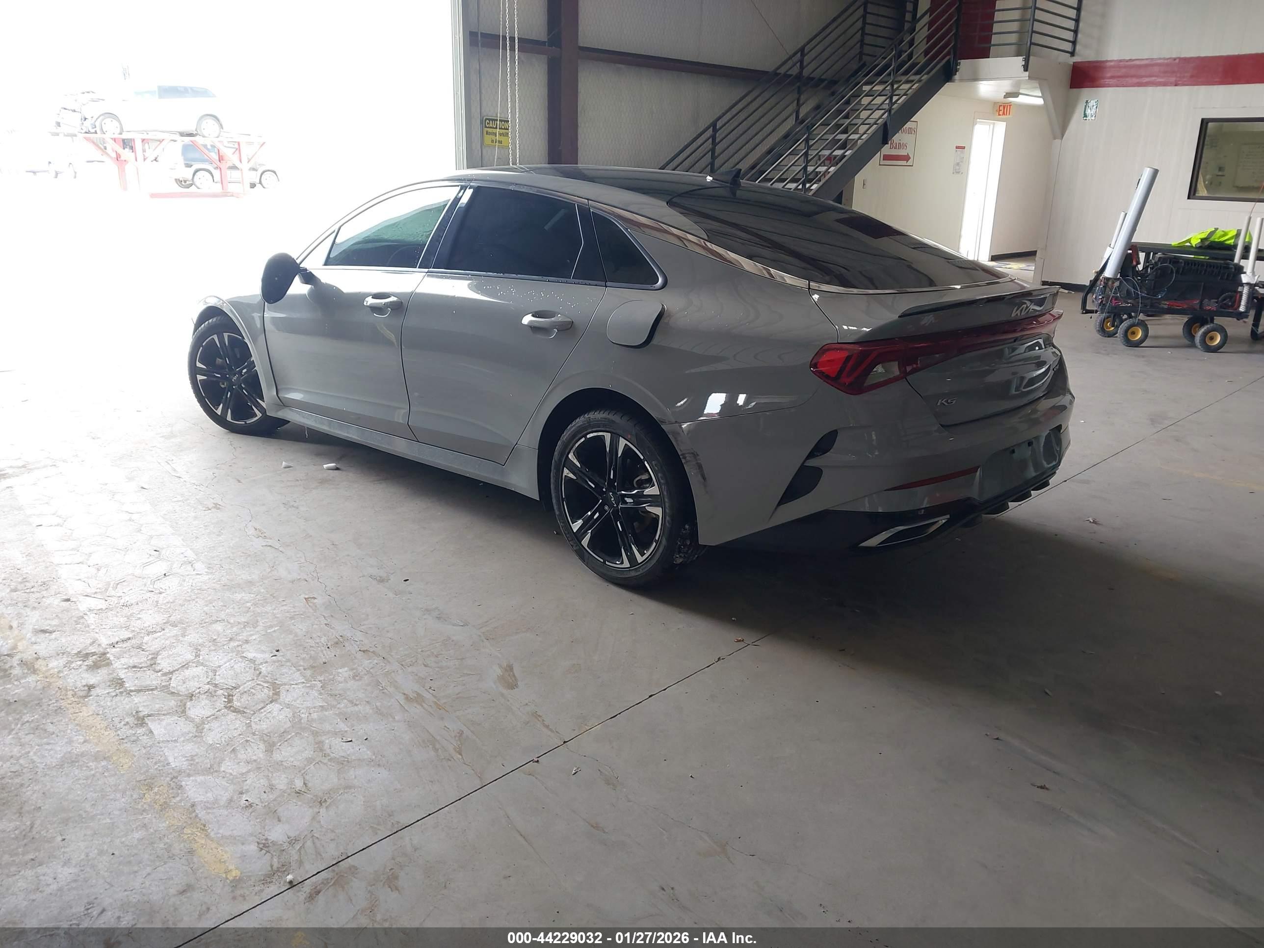 KIA K5 image 3